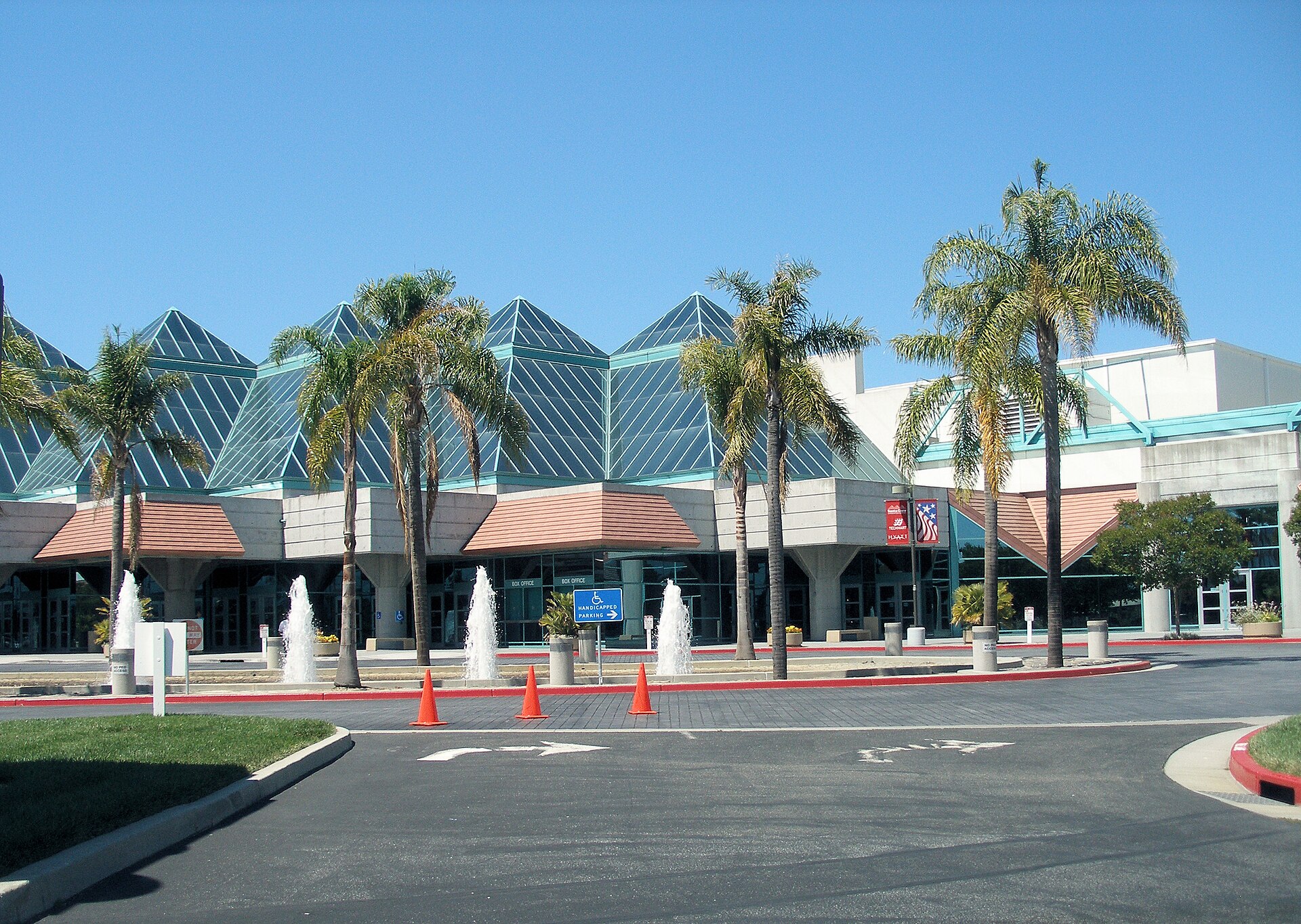 The Santa Clara Convention Center in Santa Clara. Photographed by user Coolcaesar on July 28, 2007. — California
