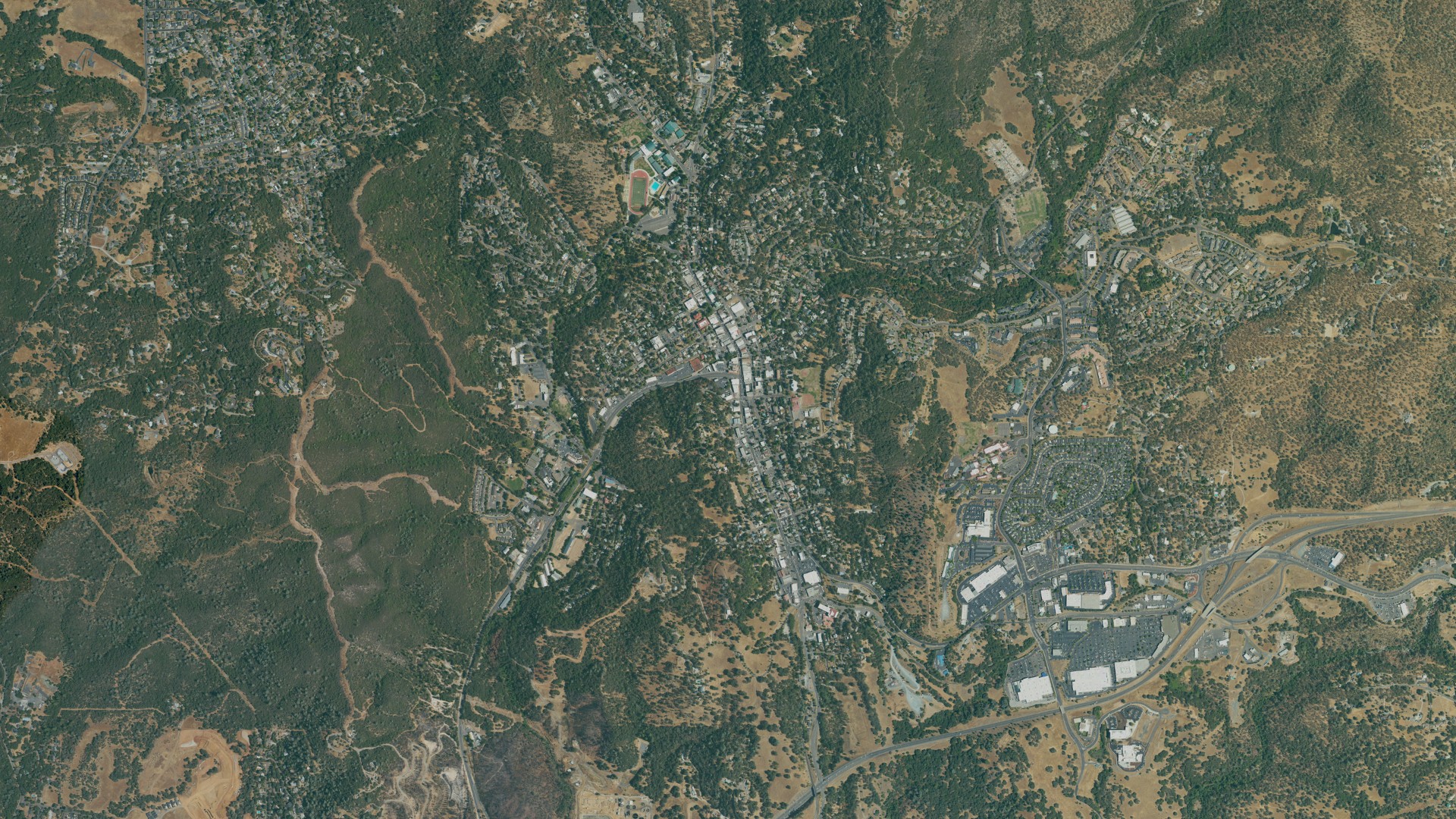 Natural-color aerial photograph of land around Sonora, California