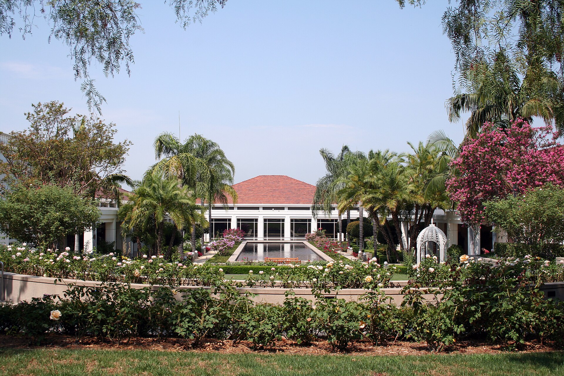 Gardens at the Richard Nixon Presidential Library - in Southern California. Photographed by me on 27 July 2006. Shari 07:52, 13 August 2006 (UTC) — Yorba Linda, California