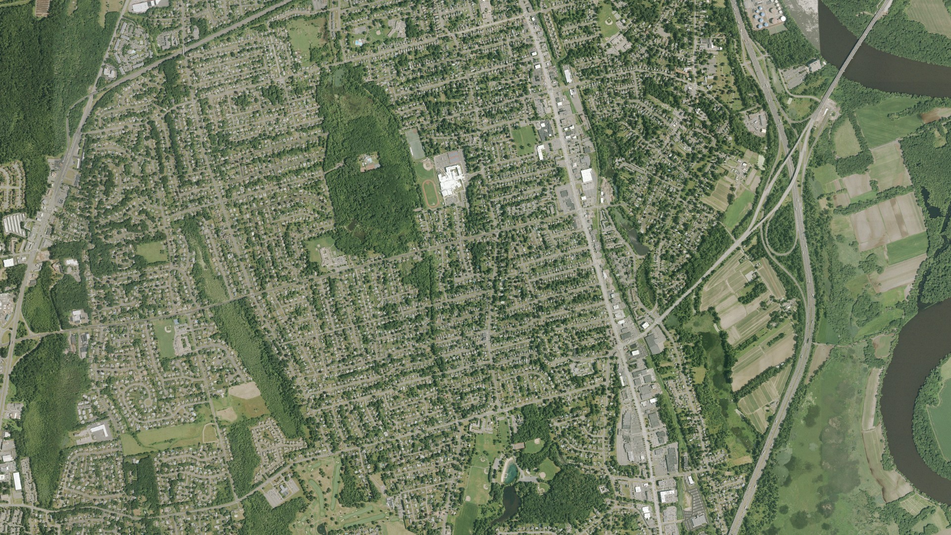 Natural-color aerial photograph of land around Wethersfield, Connecticut