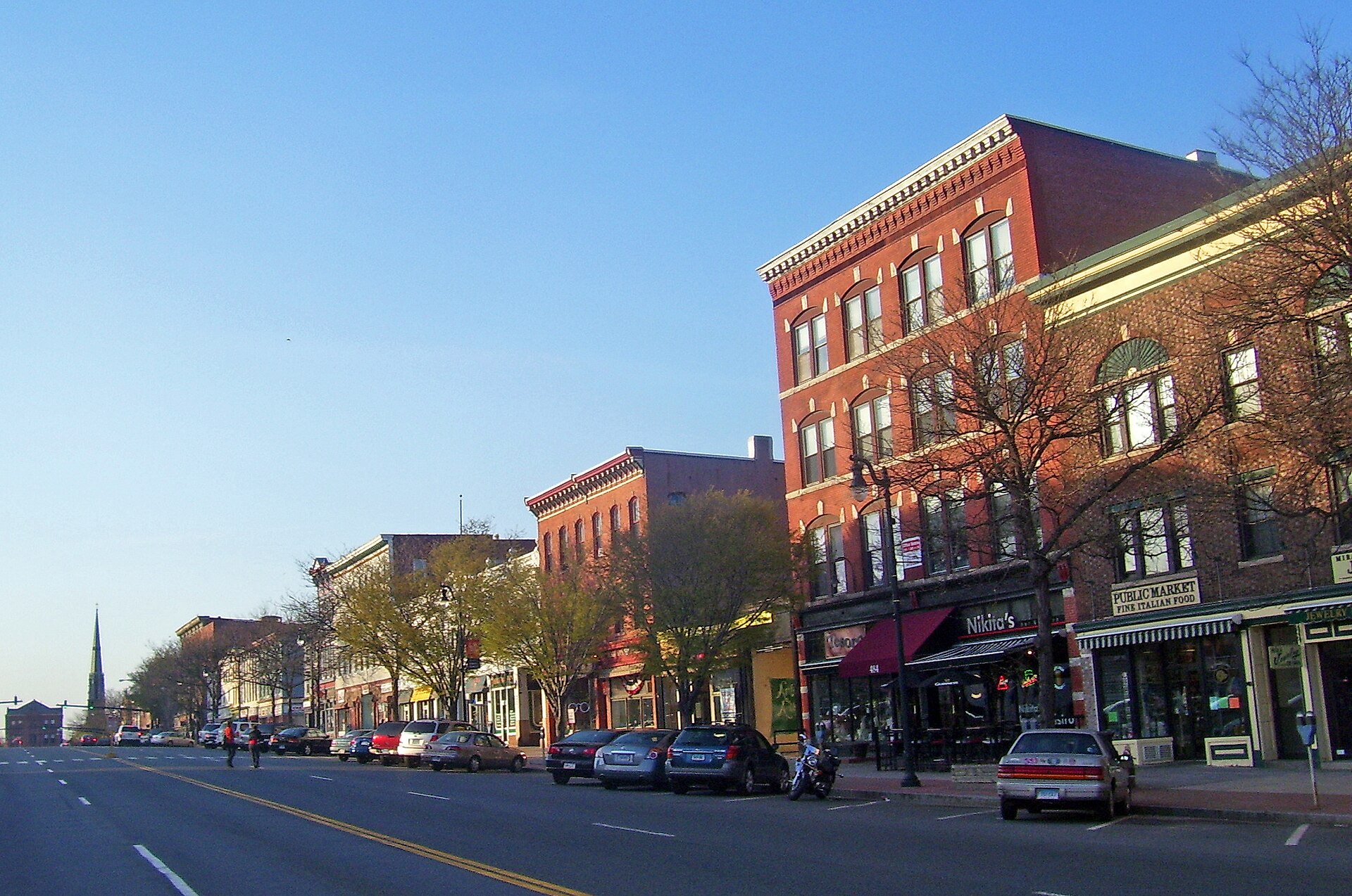 Looking north along Main Street, in Middletown, CT, USA from near CT 66 — Lower Connecticut River Valley Planning Region, Connecticut
