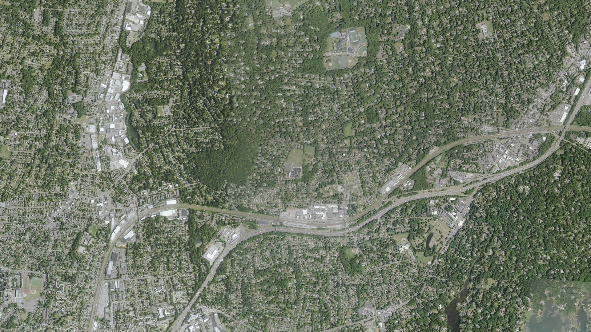 Natural-color aerial photograph of land around Noroton Heights, Connecticut