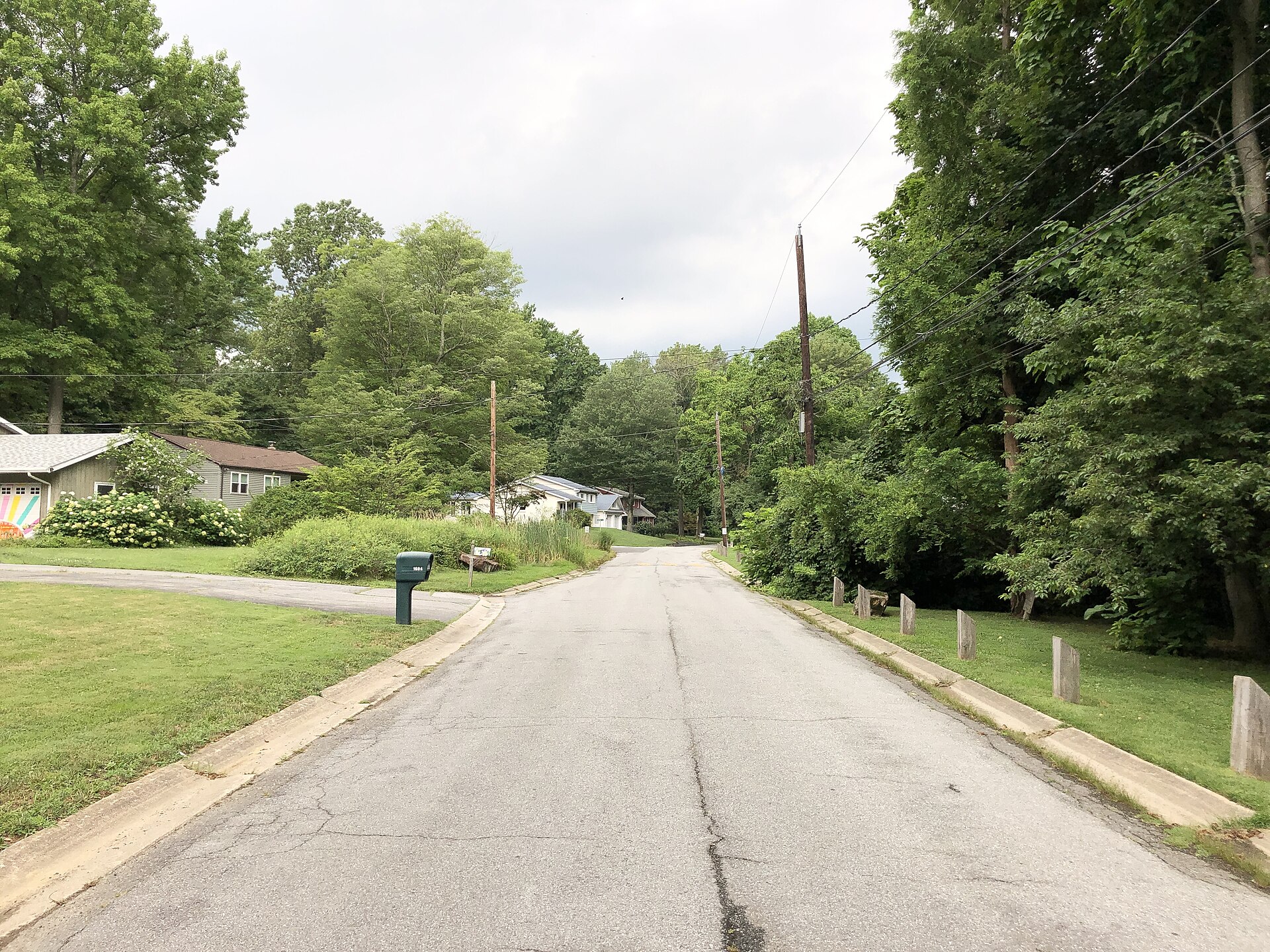 View northwest along Sunset Lane between Veale Road and April Lane in Ardencroft, New Castle County, Delaware