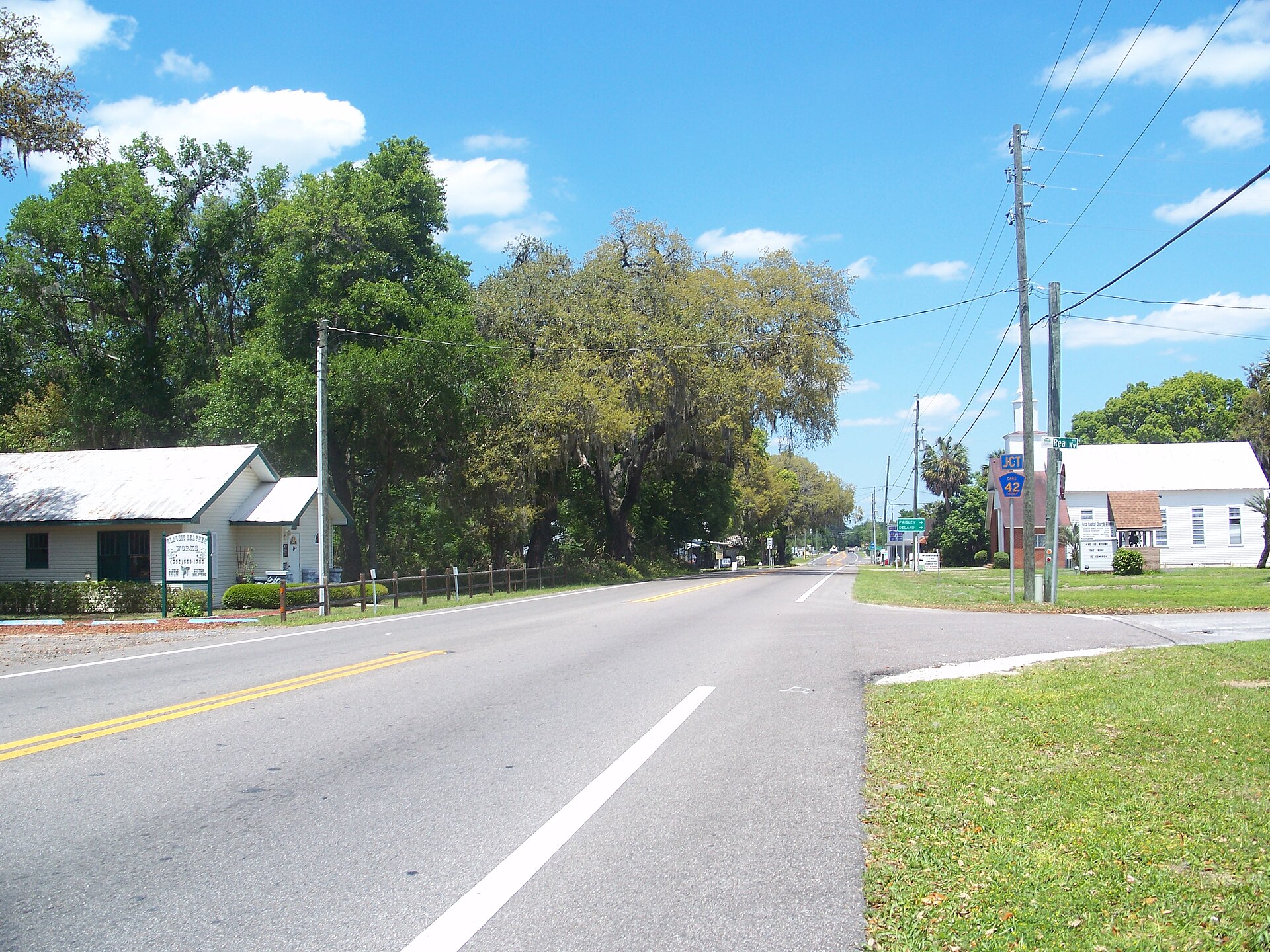 Altoona, Florida: Southern part of town, looking north along FL 19 towards the intersection with County Road 42