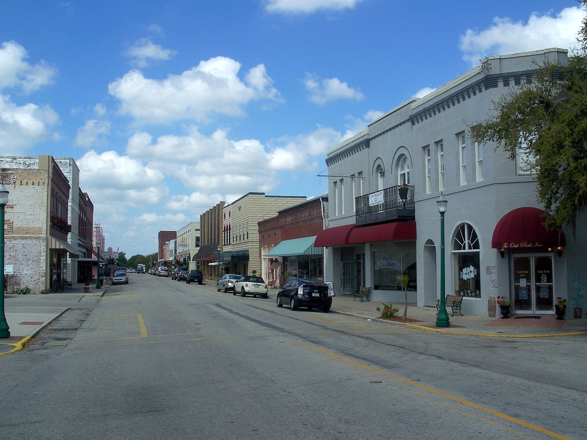 Arcadia, Florida: Arcadia Historic District: Oak Street, looking west. On the right are, from near to far: Daniel T. Carlton Block, William H. Seward Building and W. E. Daniels Buildings
