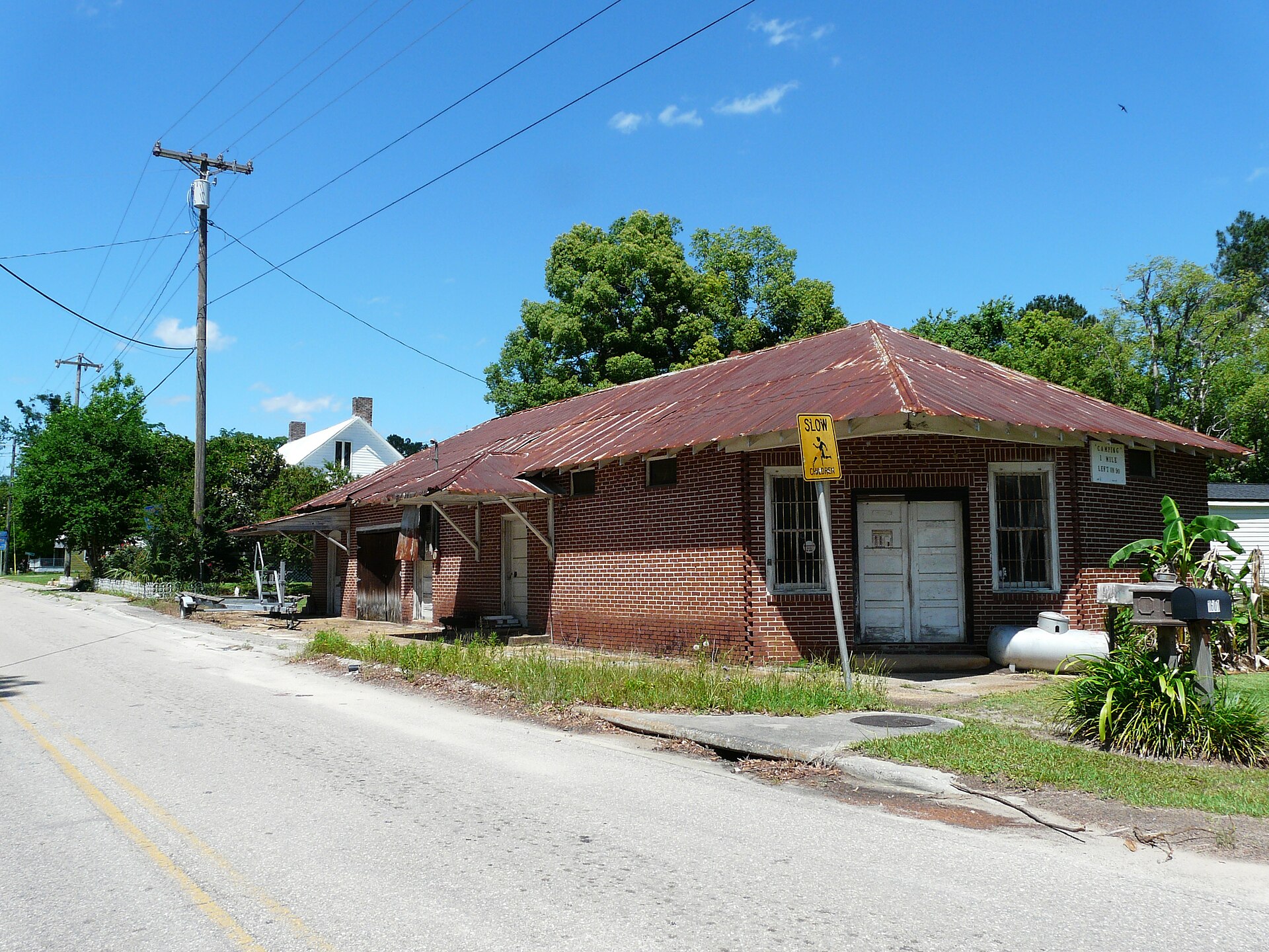 What appears to be the old railroad station in Aucilla, Florida.