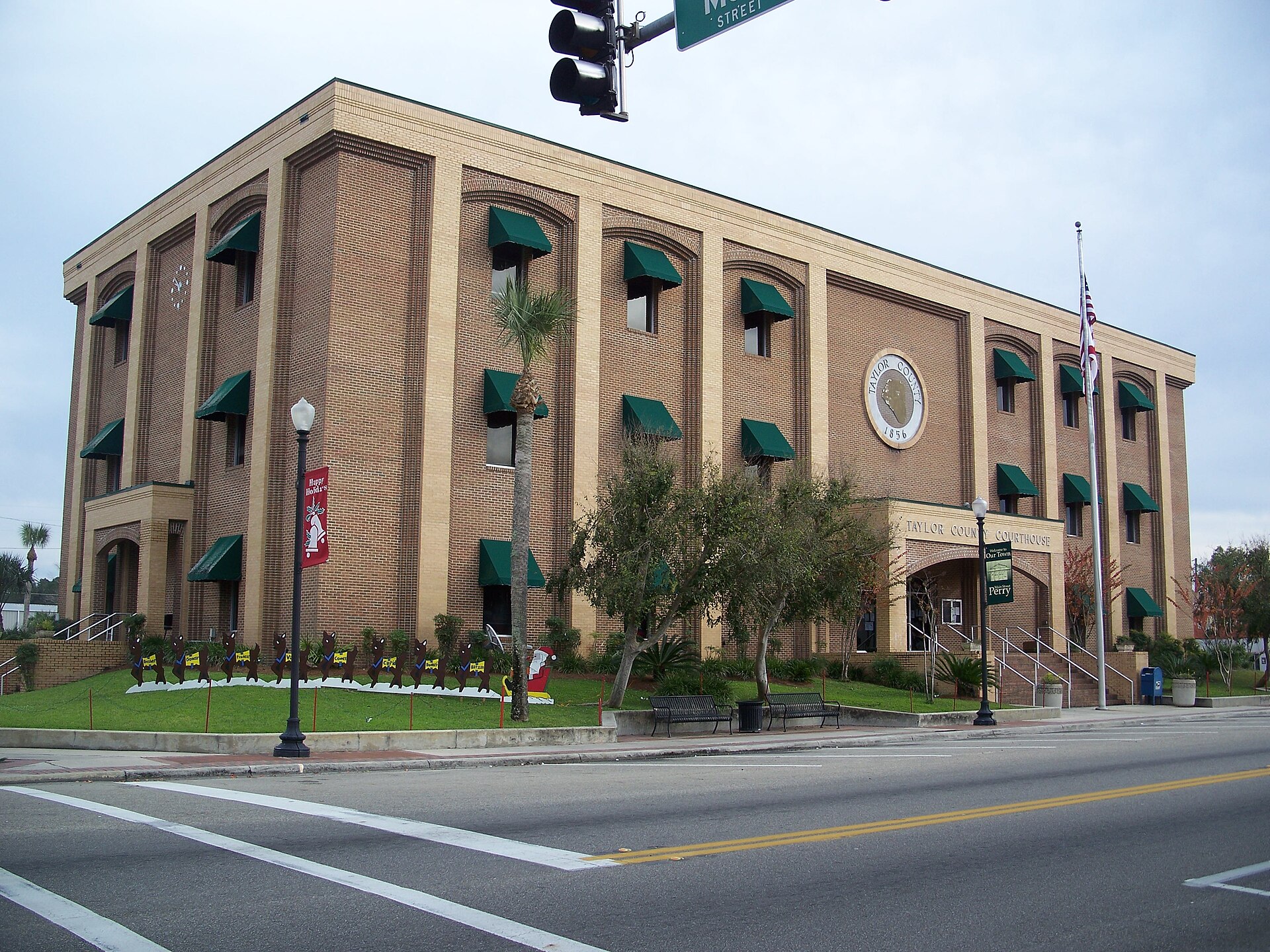 Perry, Florida: Taylor County Courthouse.