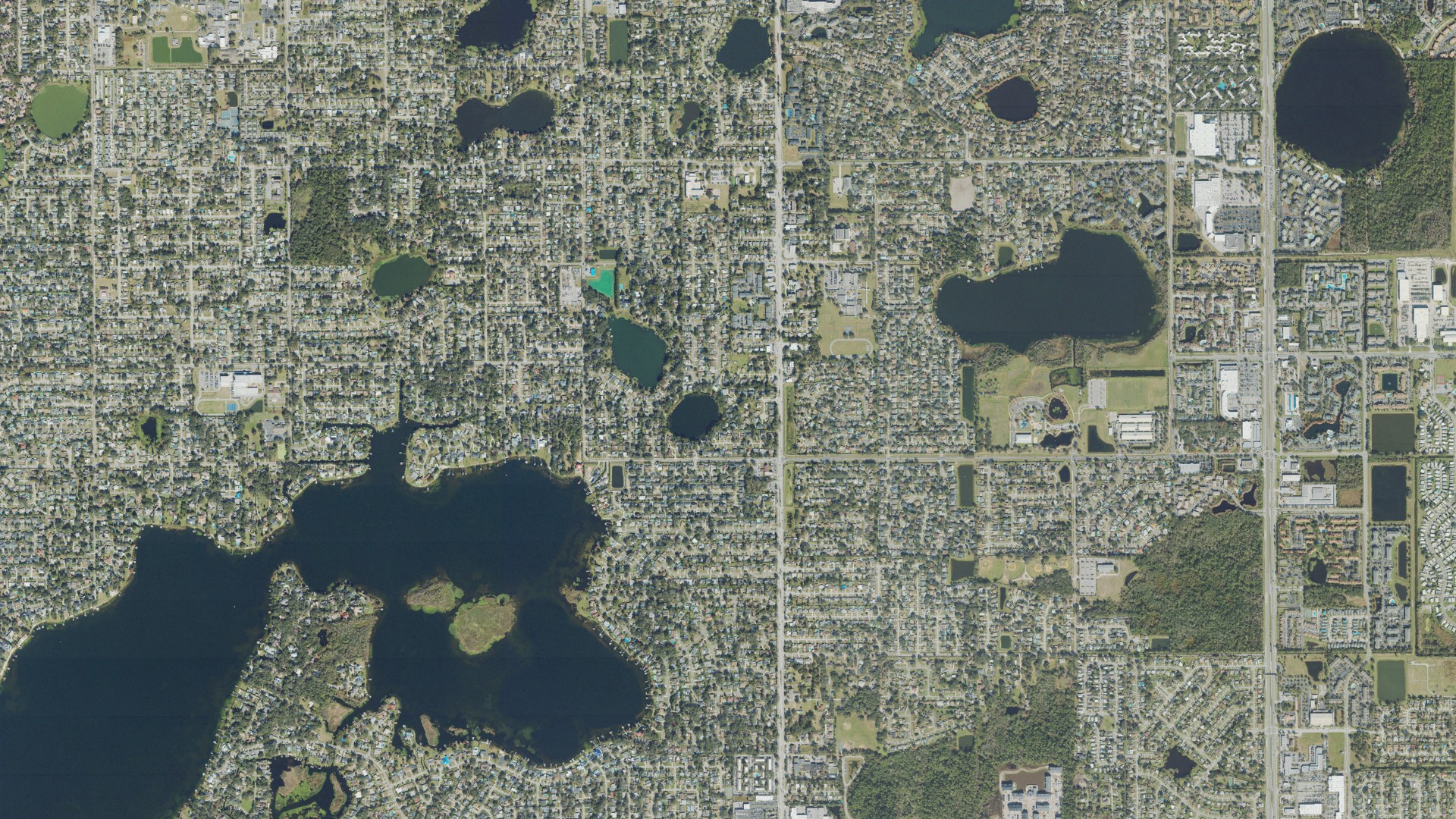 Natural-color aerial photograph of land around Conway, Florida
