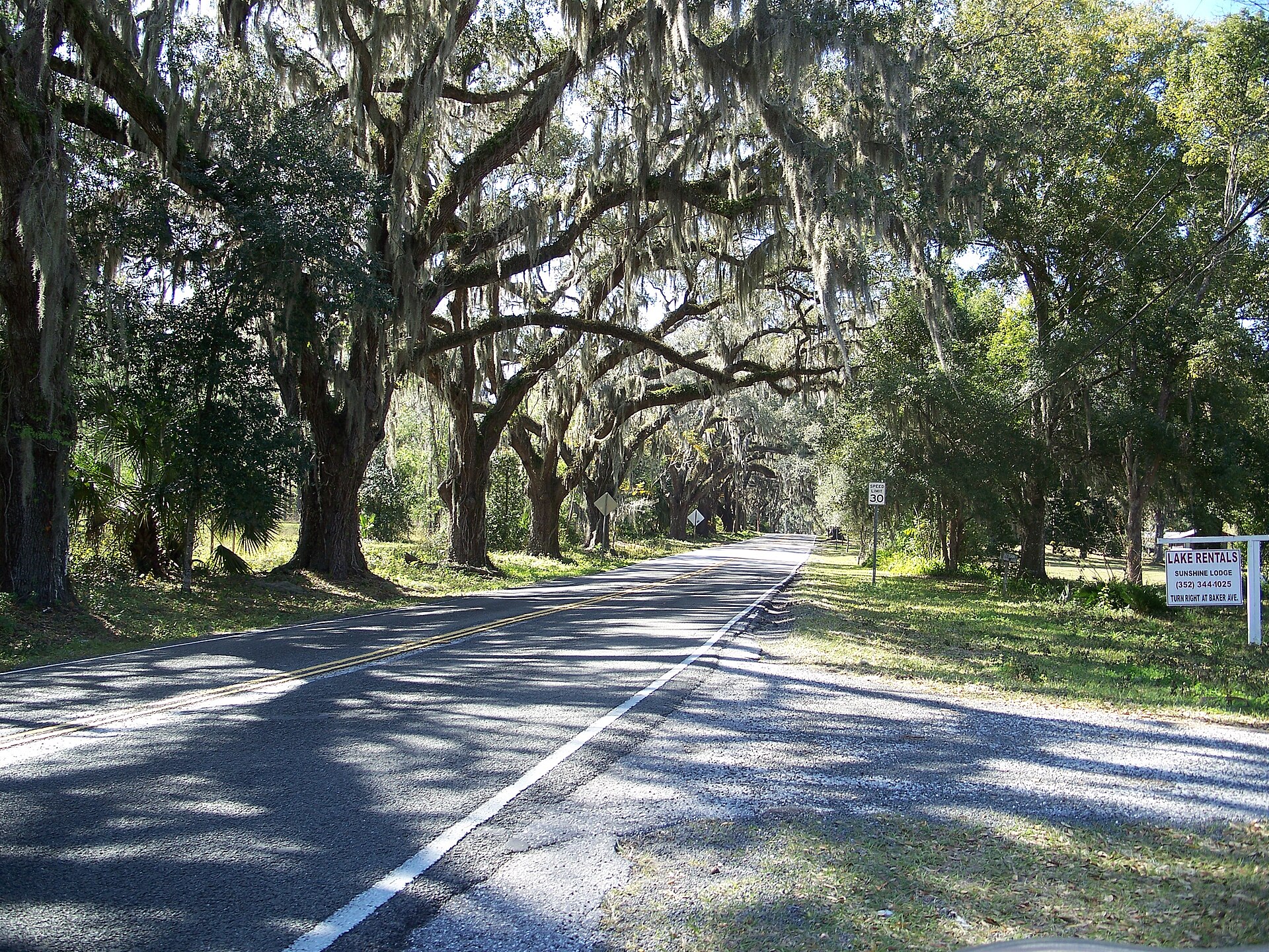 Eastern entrance on Orange Avenue into Floral City Historic District, in Floral City, Florida