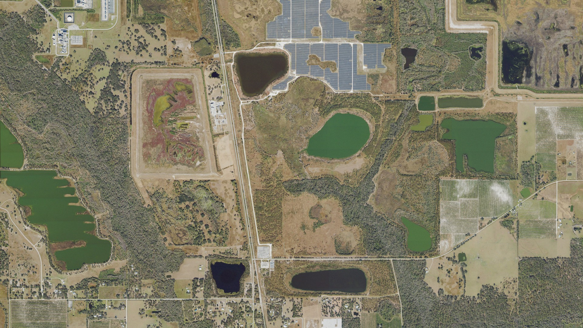 Natural-color aerial photograph of land around Fort Green, Florida