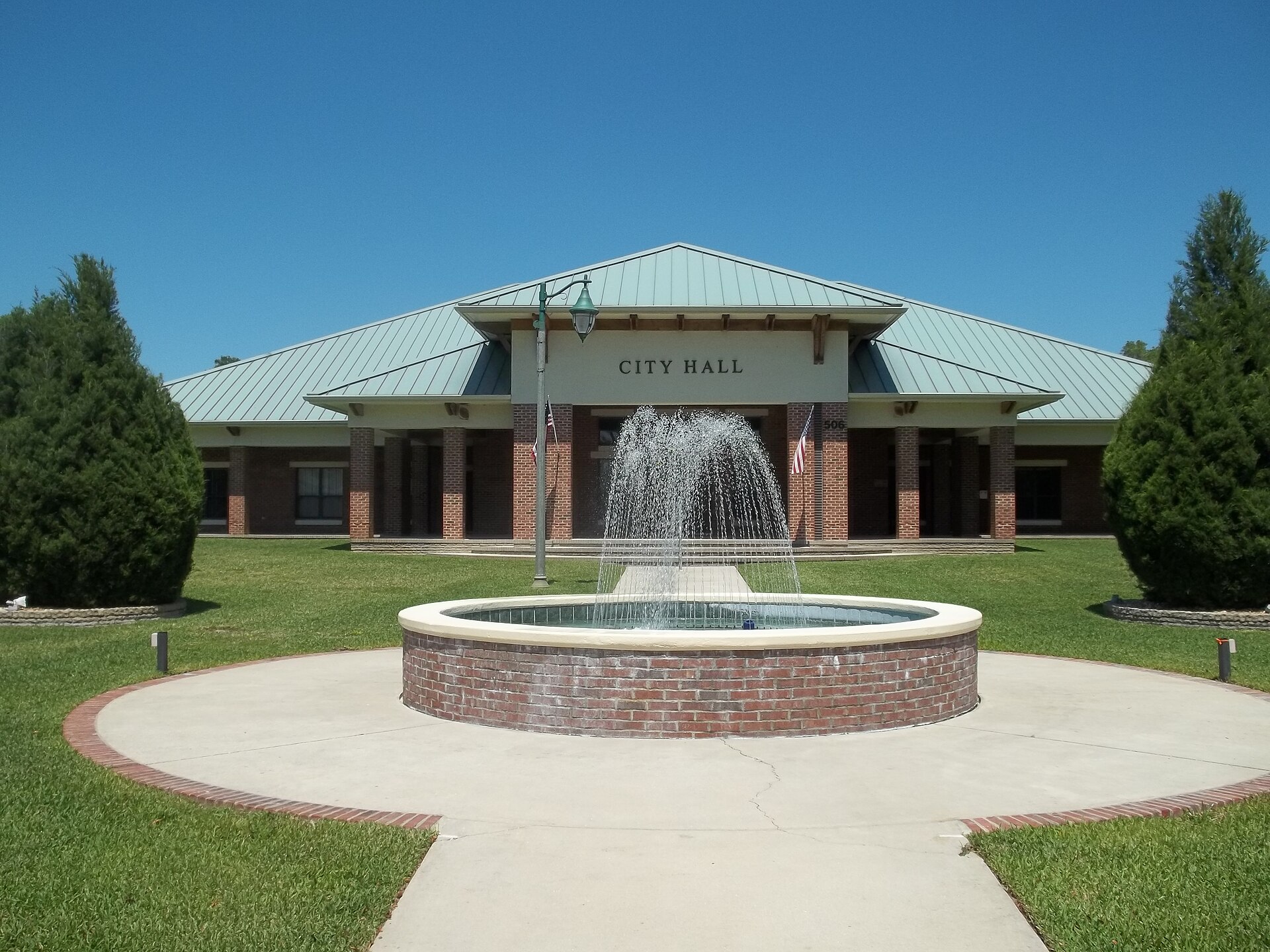 Fruitland Park: City hall. — Florida