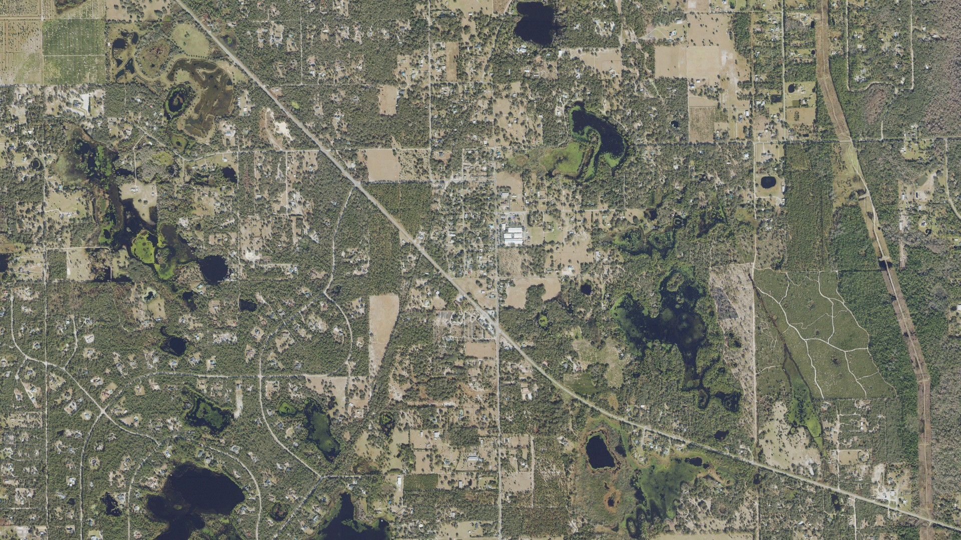 Natural-color aerial photograph of land around Geneva, Florida