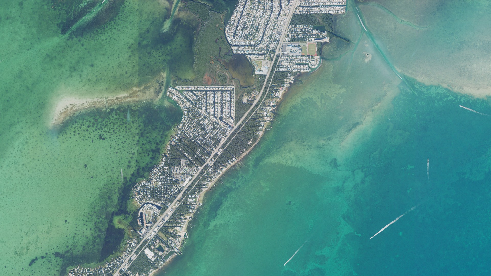 Natural-color aerial photograph of land around Islamorada, Village of Islands, Florida