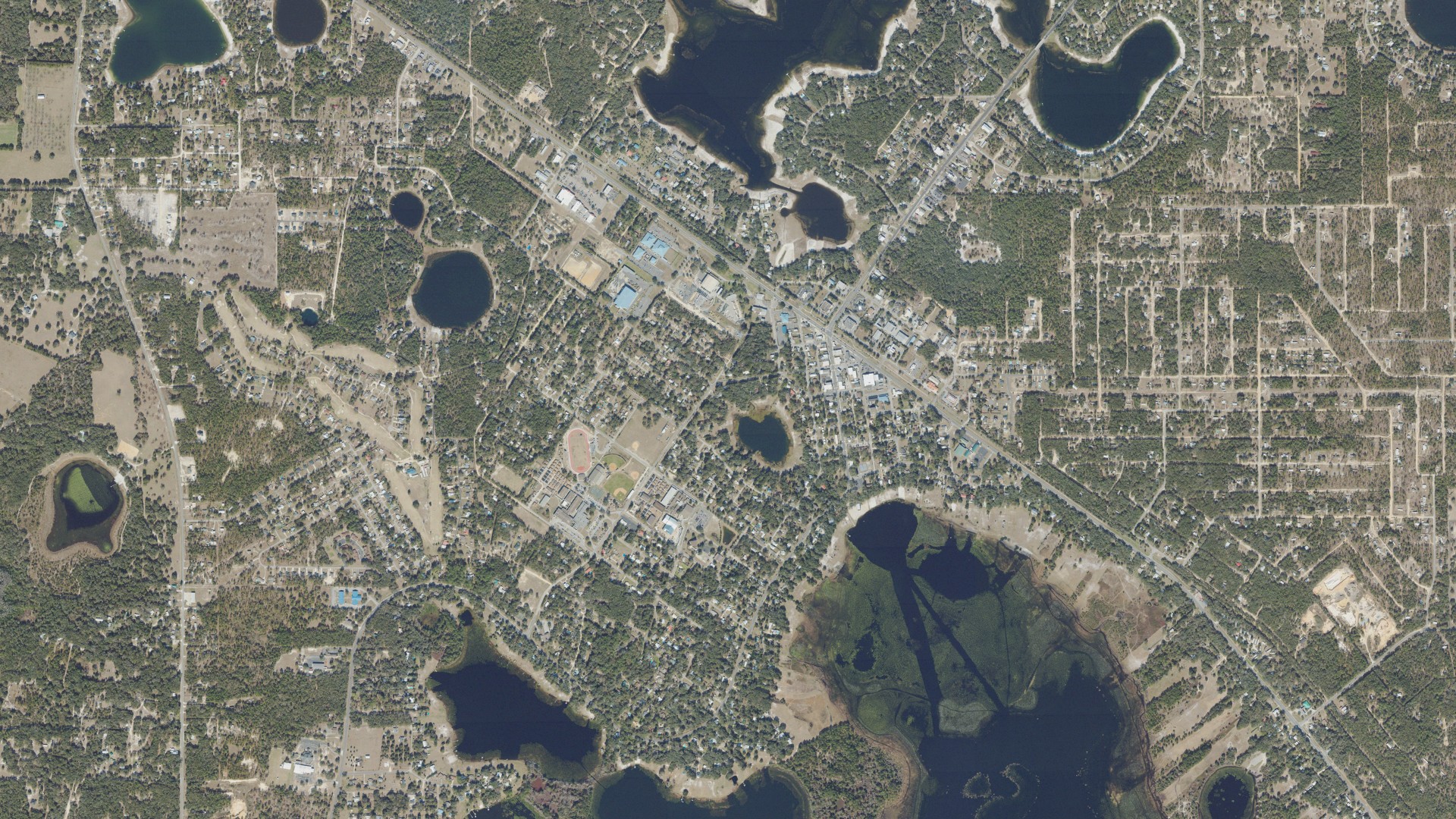Natural-color aerial photograph of land around Keystone Heights, Florida