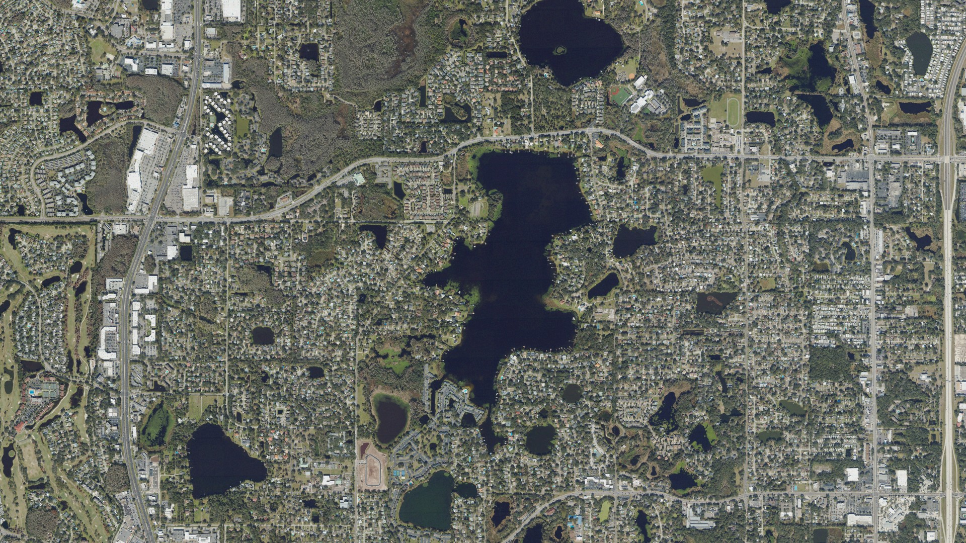Natural-color aerial photograph of land around Lake Magdalene, Florida