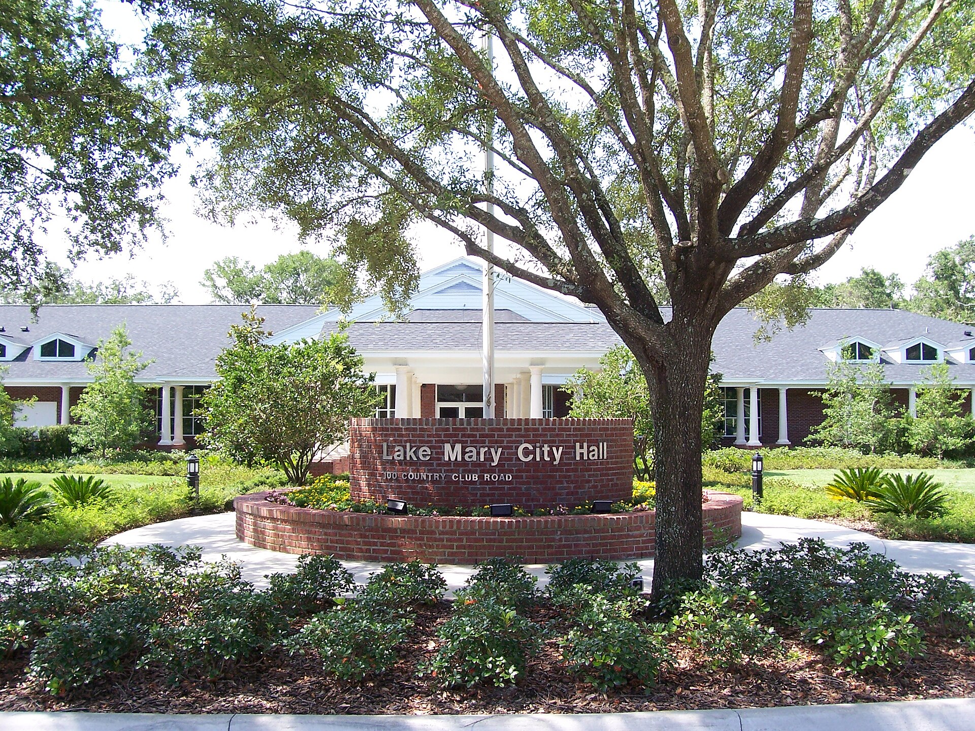 Lake Mary City Hall Lake Mary, Florida, USA Photo taken June 2005 by Tetraminoe Copyright © 2005 by Gavin Baker.