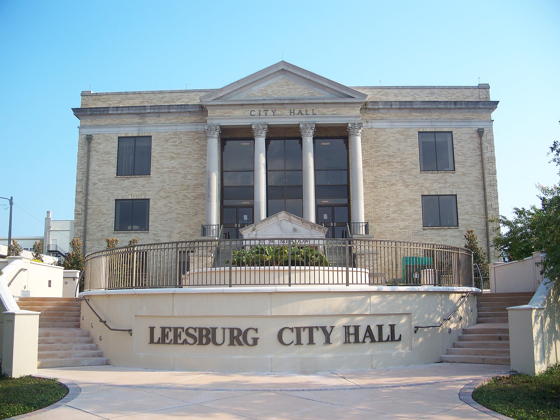 Leesburg, Florida: City hall.