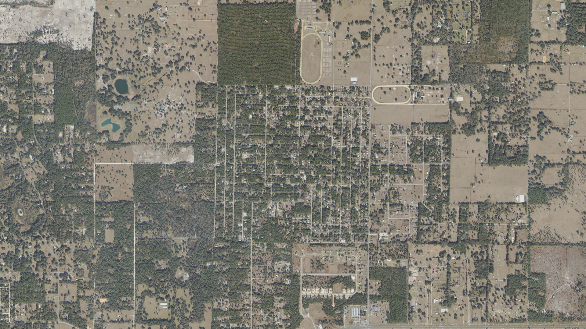 Natural-color aerial photograph of land around Ocala Estates, Florida