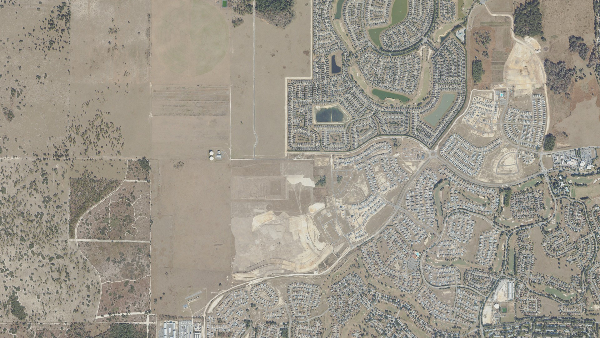 Natural-color aerial photograph of land around On Top of the World, Florida