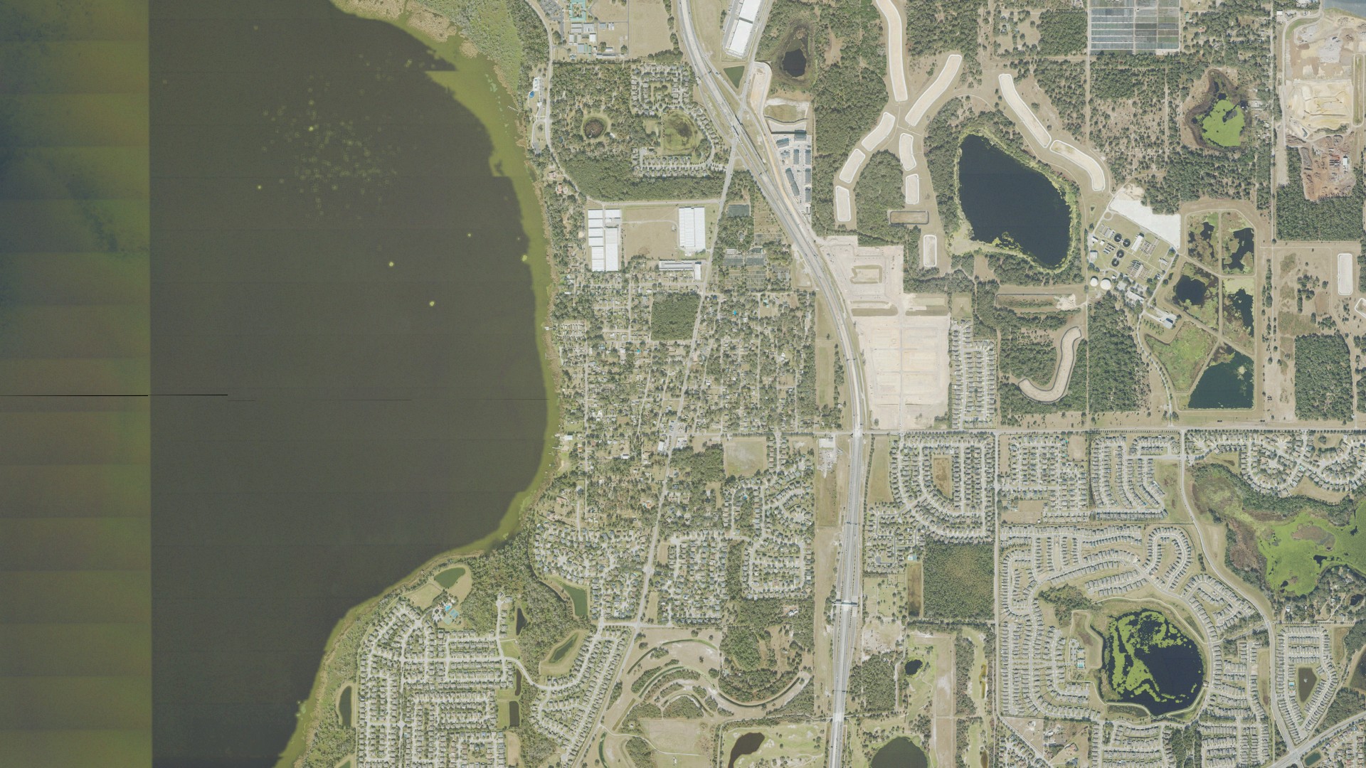 Natural-color aerial photograph of land around Paradise Heights, Florida