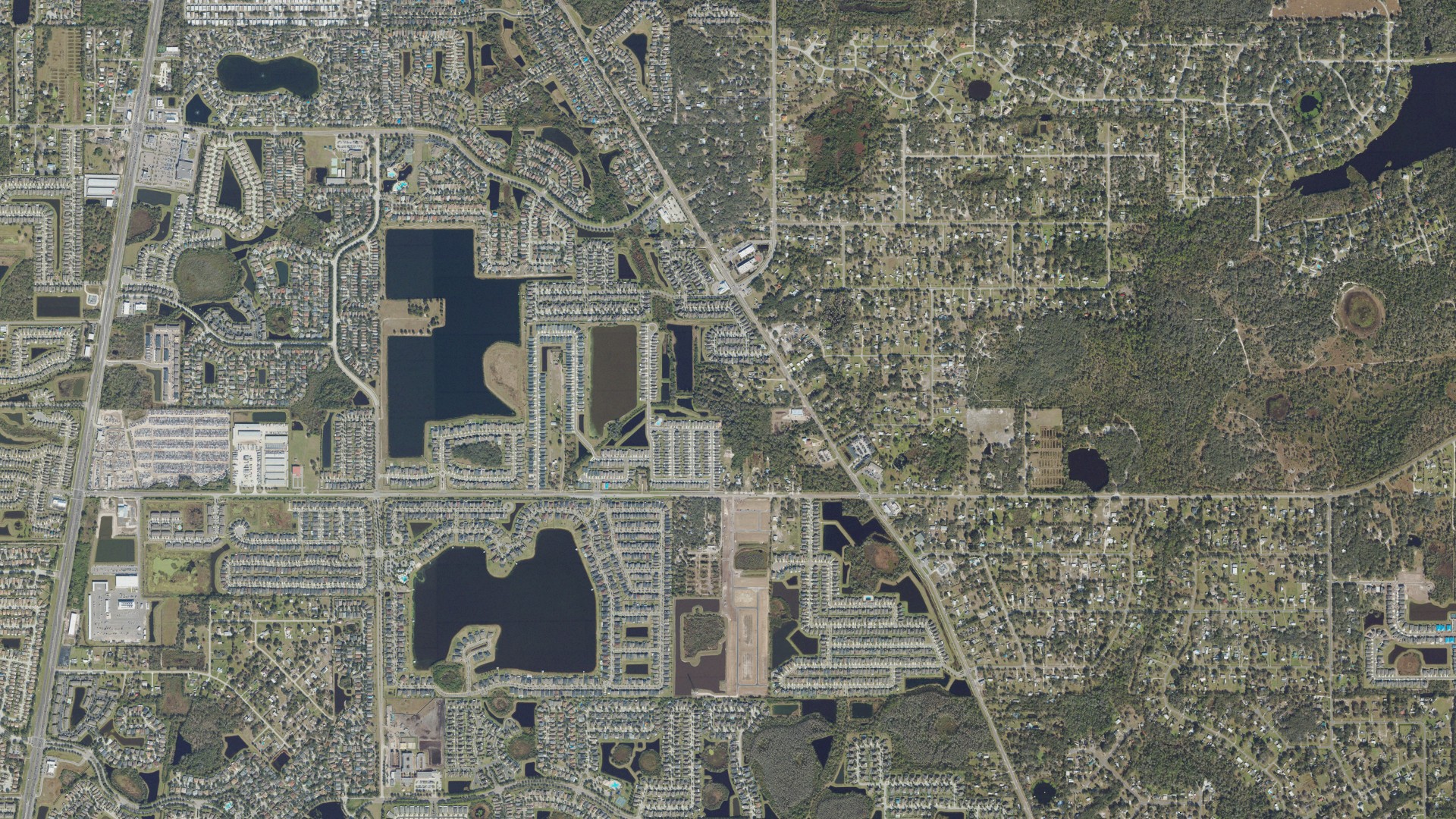 Natural-color aerial photograph of land around Riverview, Florida