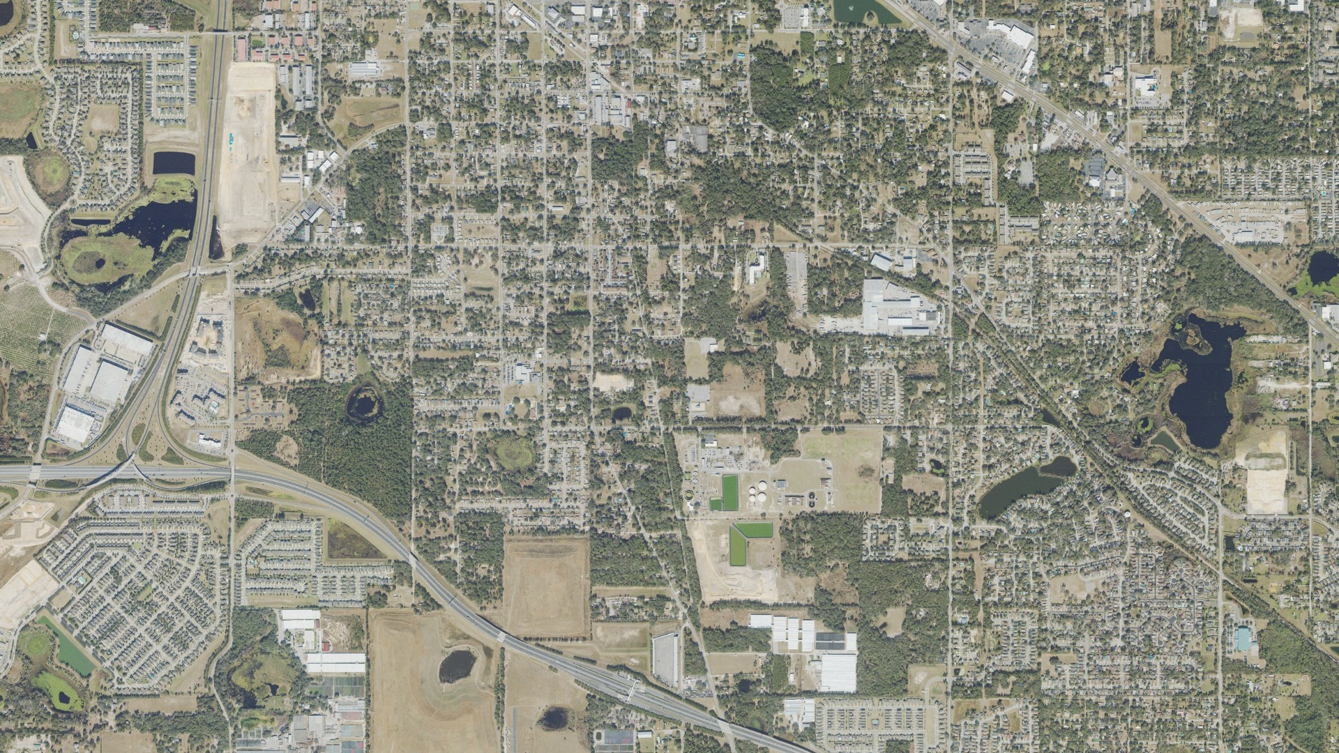 Natural-color aerial photograph of land around South Apopka, Florida