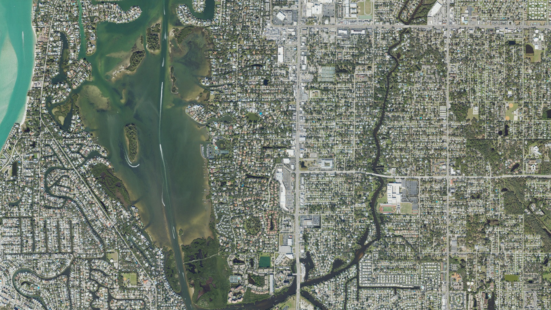 Natural-color aerial photograph of land around South Sarasota, Florida