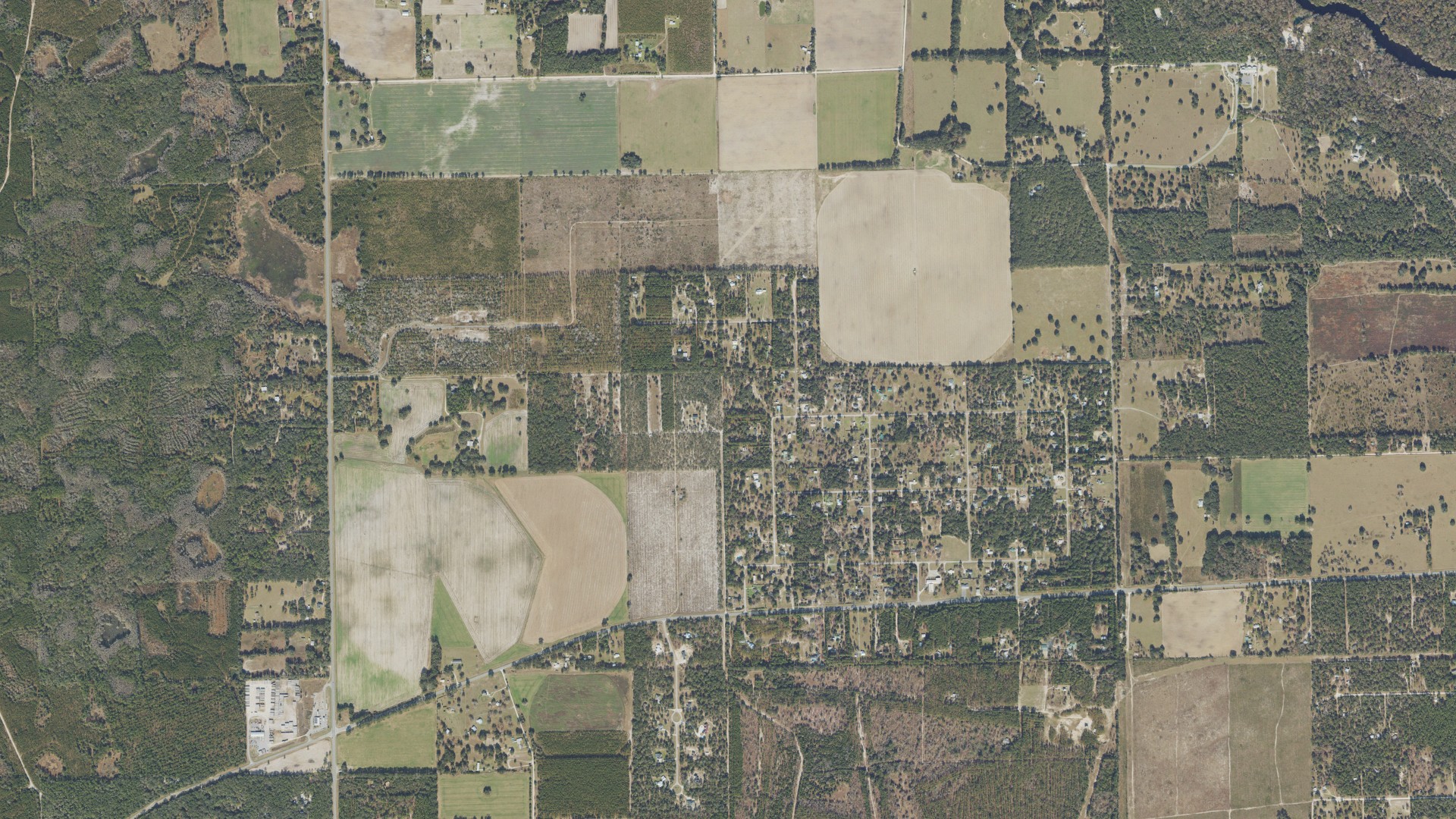 Natural-color aerial photograph of land around Spring Ridge, Florida