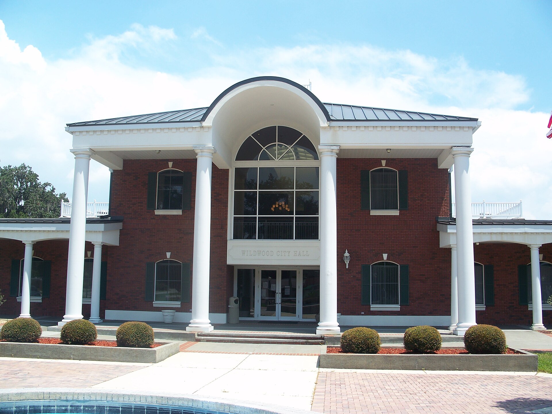 Wildwood, Florida: City hall, on US 301.