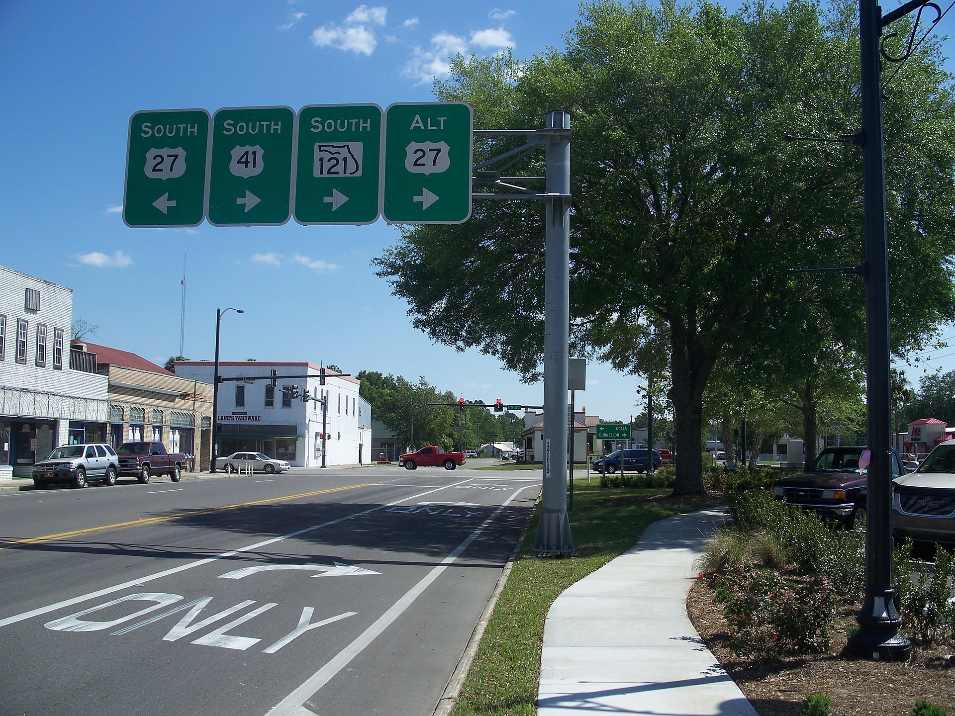 Williston: Intersection of SR 121, US 27 and US 41 — Florida