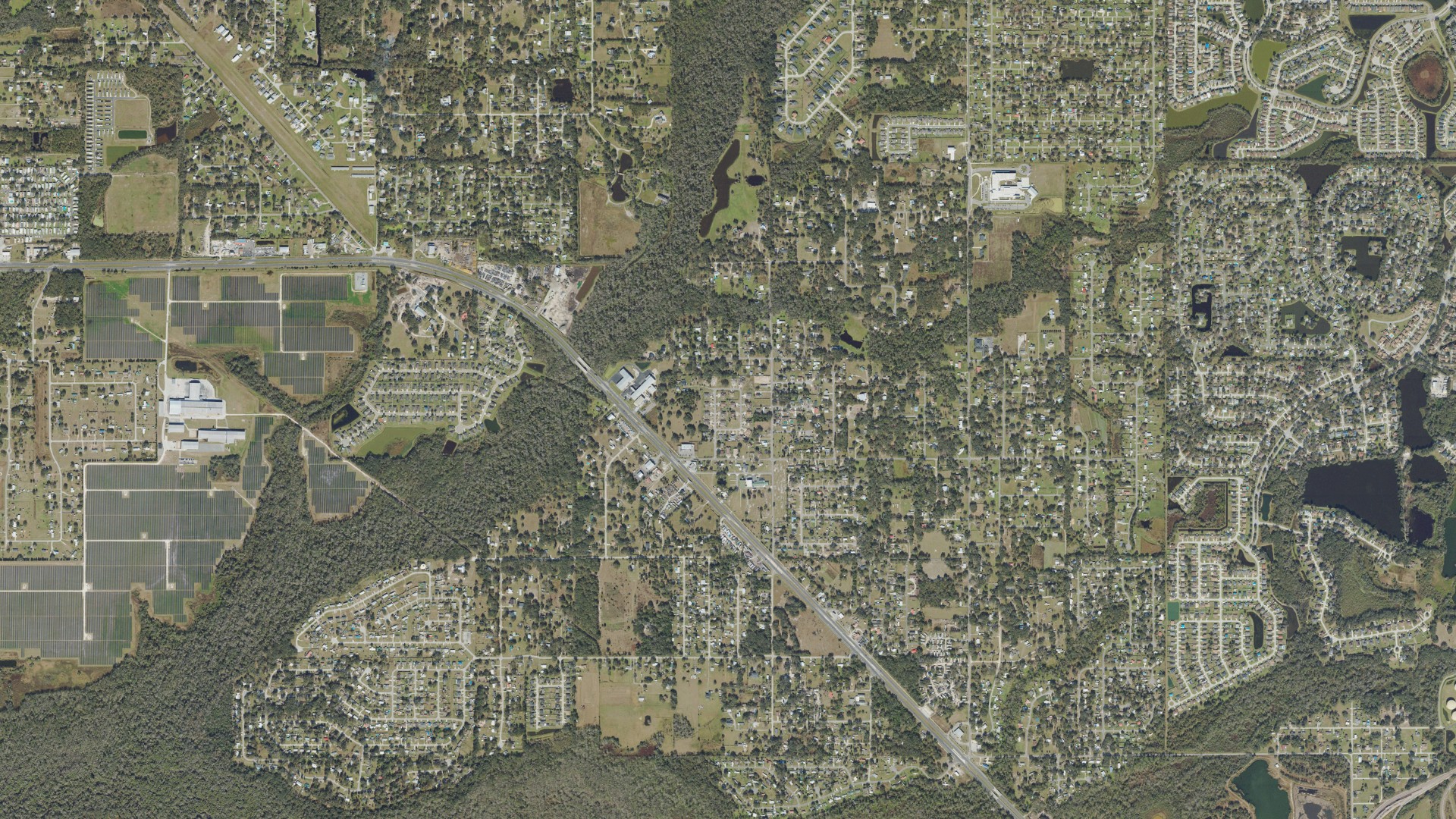 Natural-color aerial photograph of land around Willow Oak, Florida