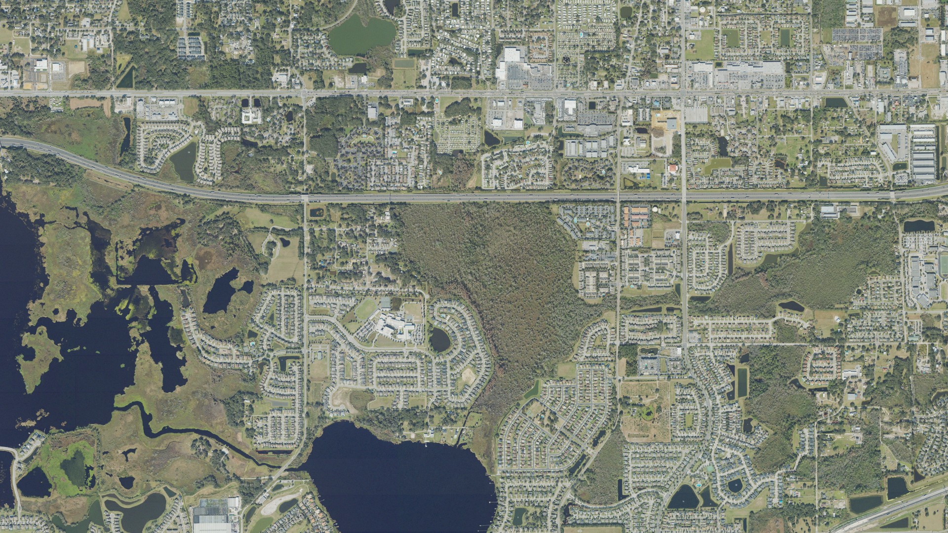 Natural-color aerial photograph of land around Winter Garden, Florida