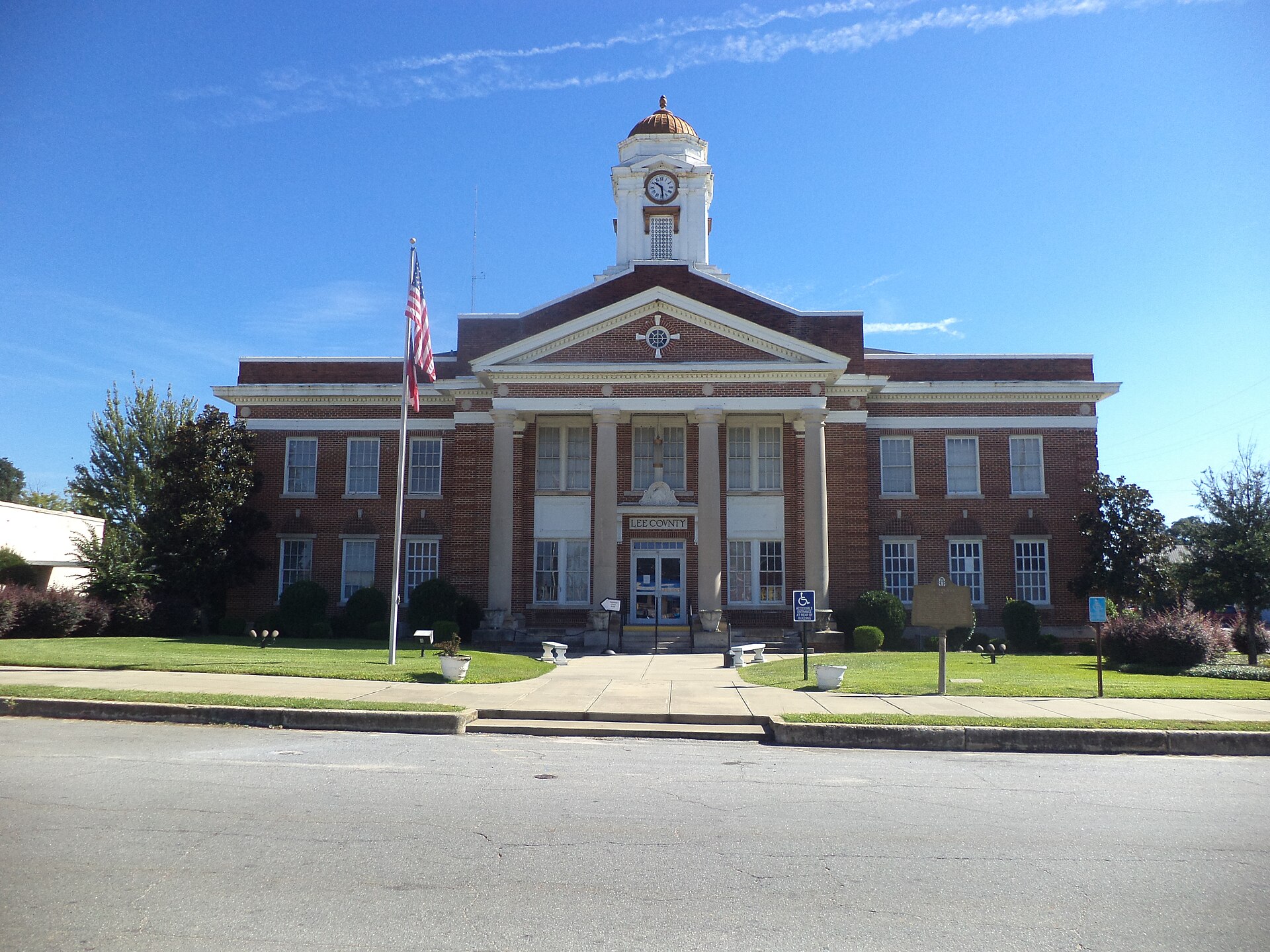 Lee County Courthouse, Courthouse Sq. Leesburg — Georgia