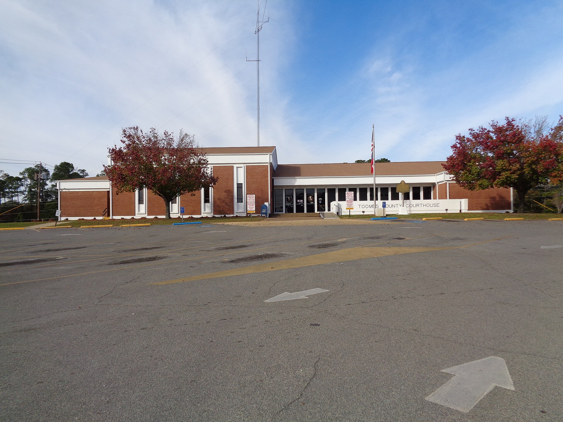 Toombs County Courthouse, Lyons, Tombs County, Georgia. The courthouse was built in 1964, and is the third courthouse for Toombs County.[1]