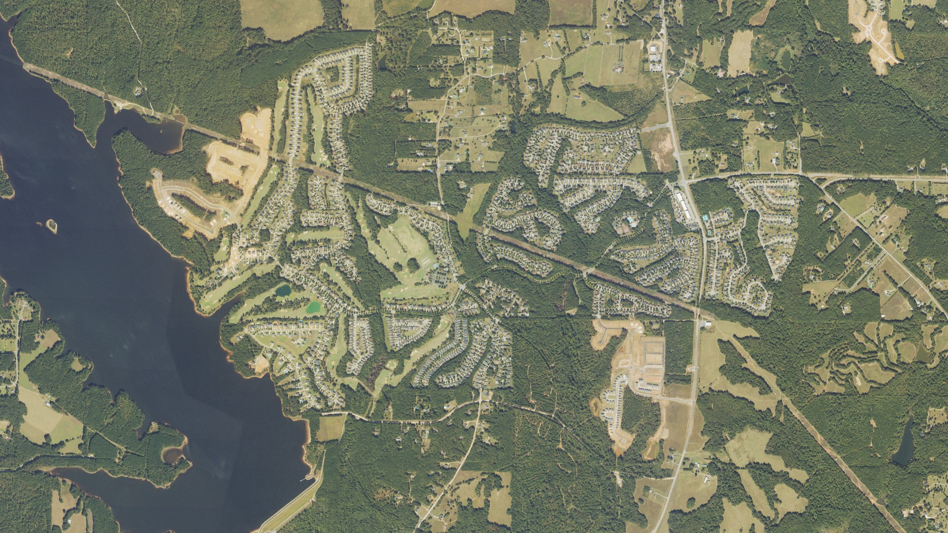 Natural-color aerial photograph of land around Heron Bay, Georgia