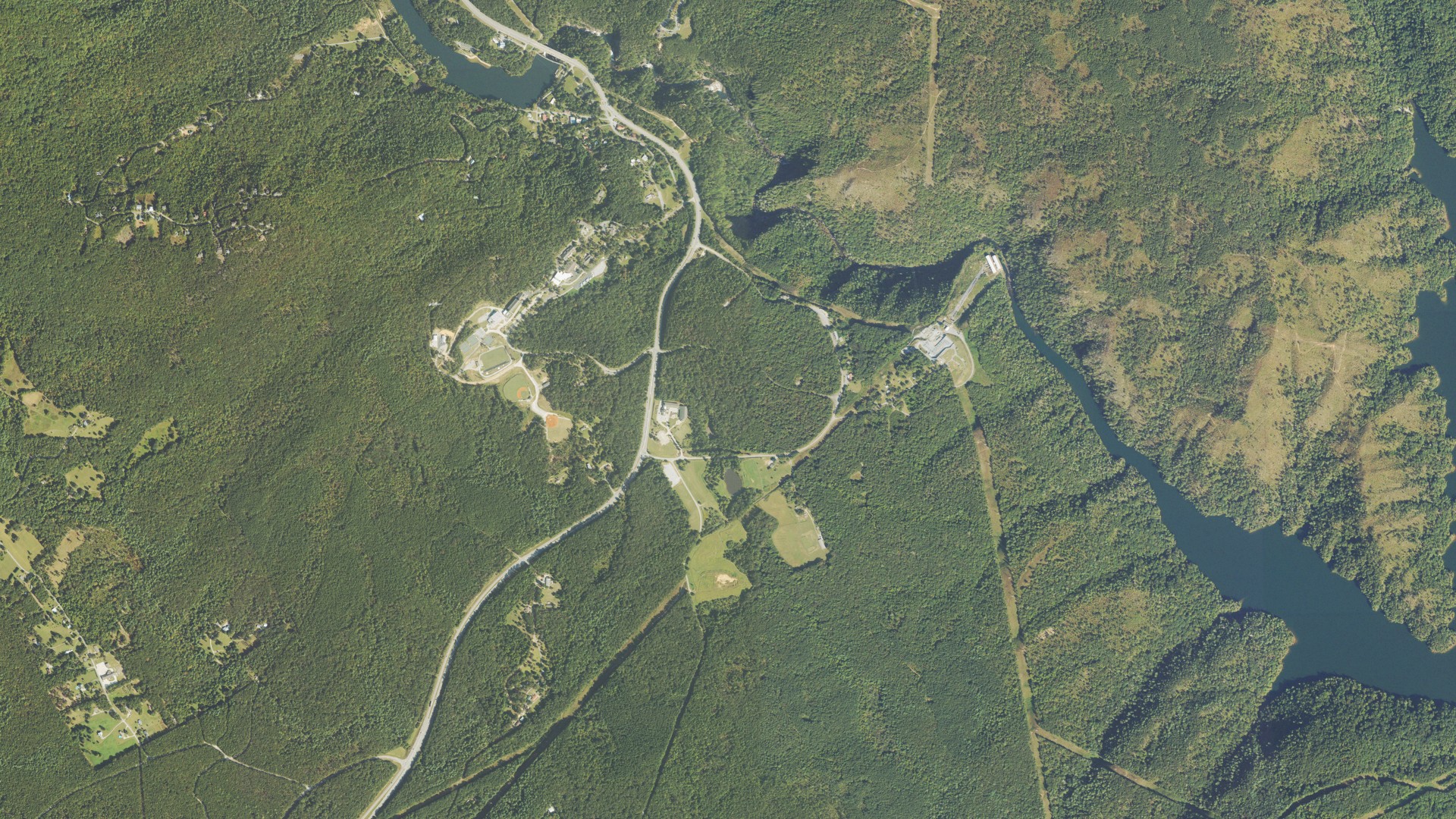 Natural-color aerial photograph of land around Tallulah Falls, Georgia