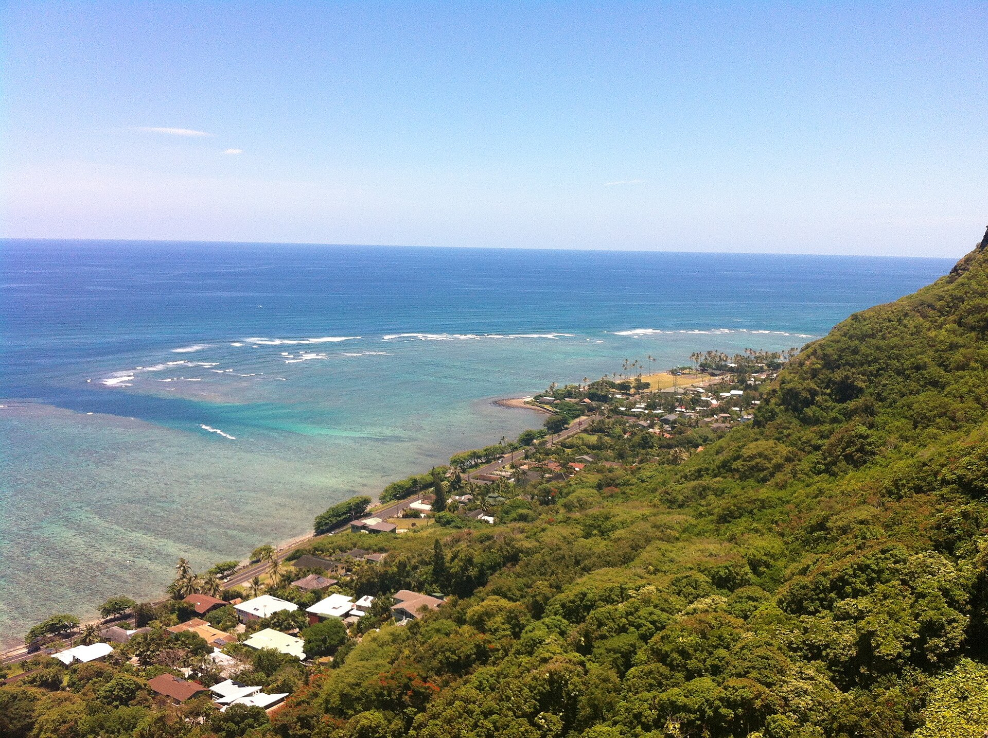 View of Kaaawa from Crouching Lion ridge — Hawaii