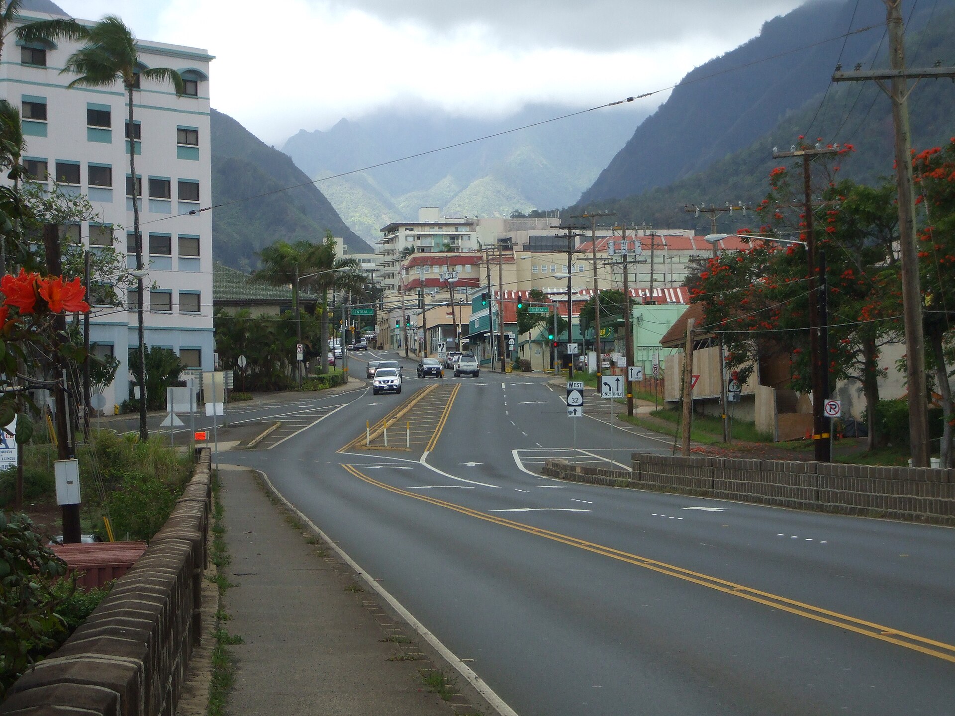 Wailuku, looking from on the Wai'ale Drive Bridge. — Hawaii
