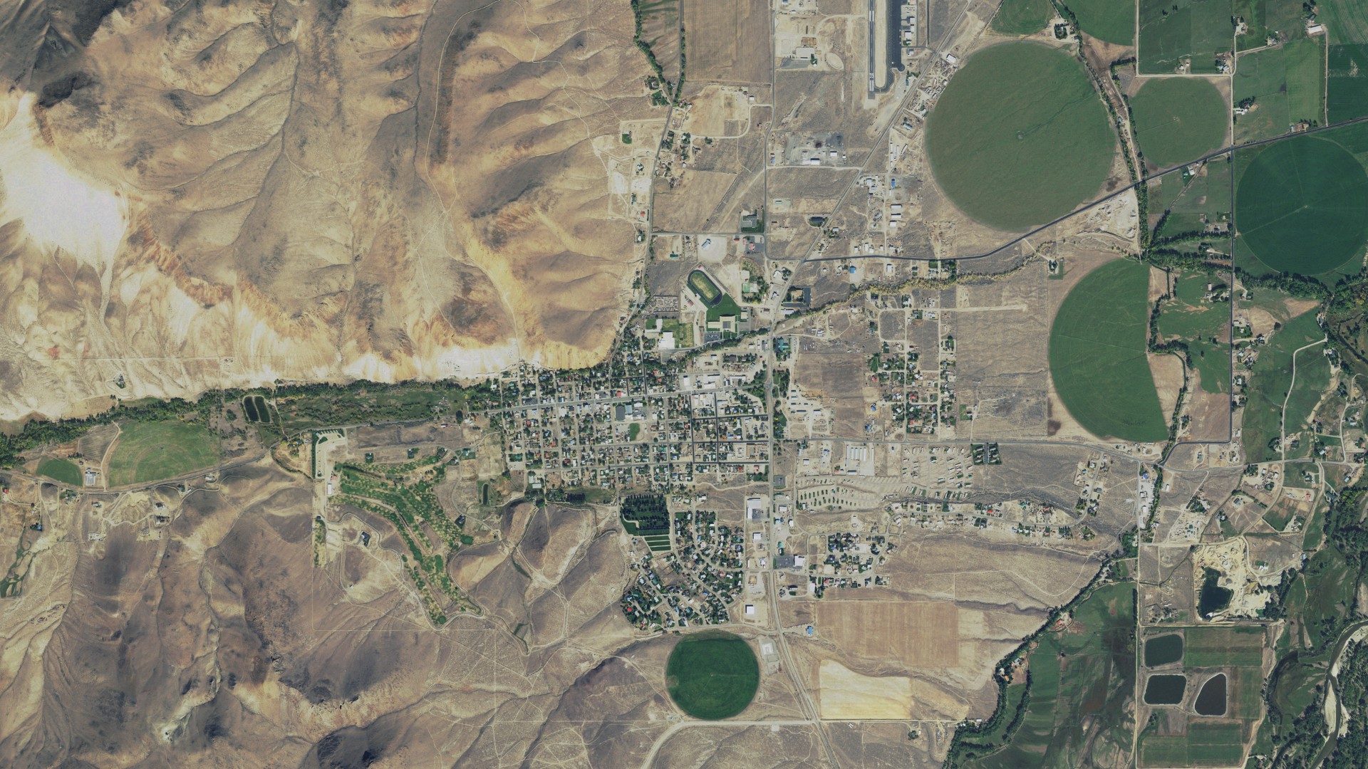 Natural-color aerial photograph of land around Challis, Idaho