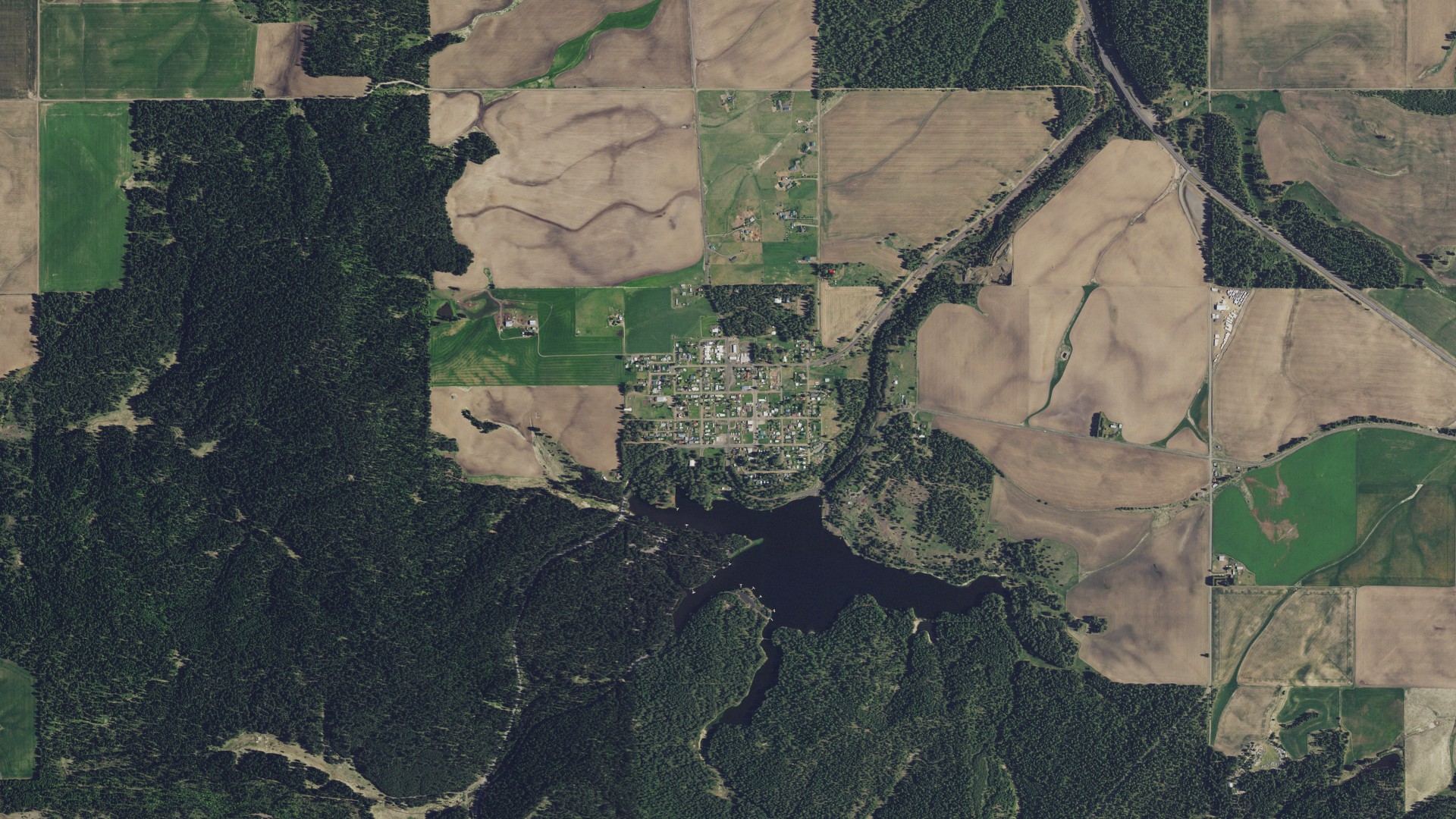 Natural-color aerial photograph of land around Winchester, Idaho