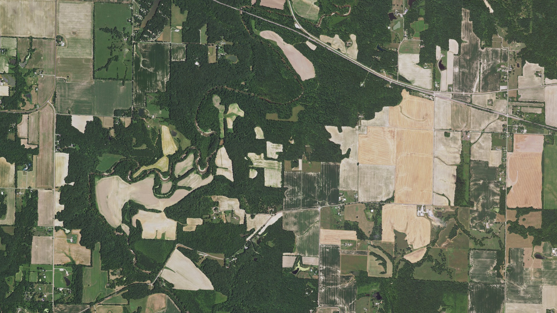 Aerial view of land around Shoal Creek, Illinois