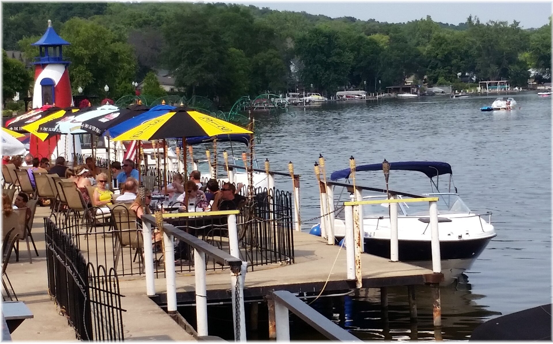 Port Edwards Seafood Restaurant Outdoor Seating — Algonquin, Illinois