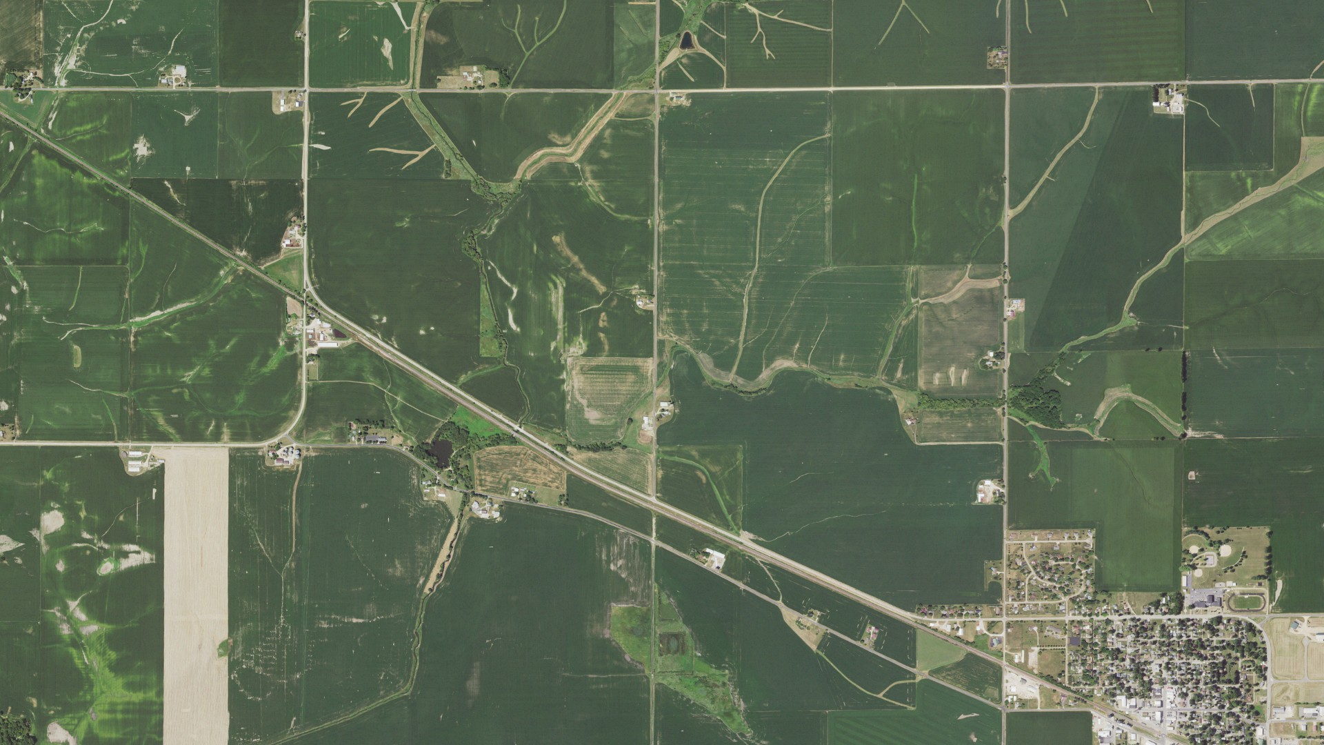 Natural-color aerial photograph of land around Wysox, Illinois
