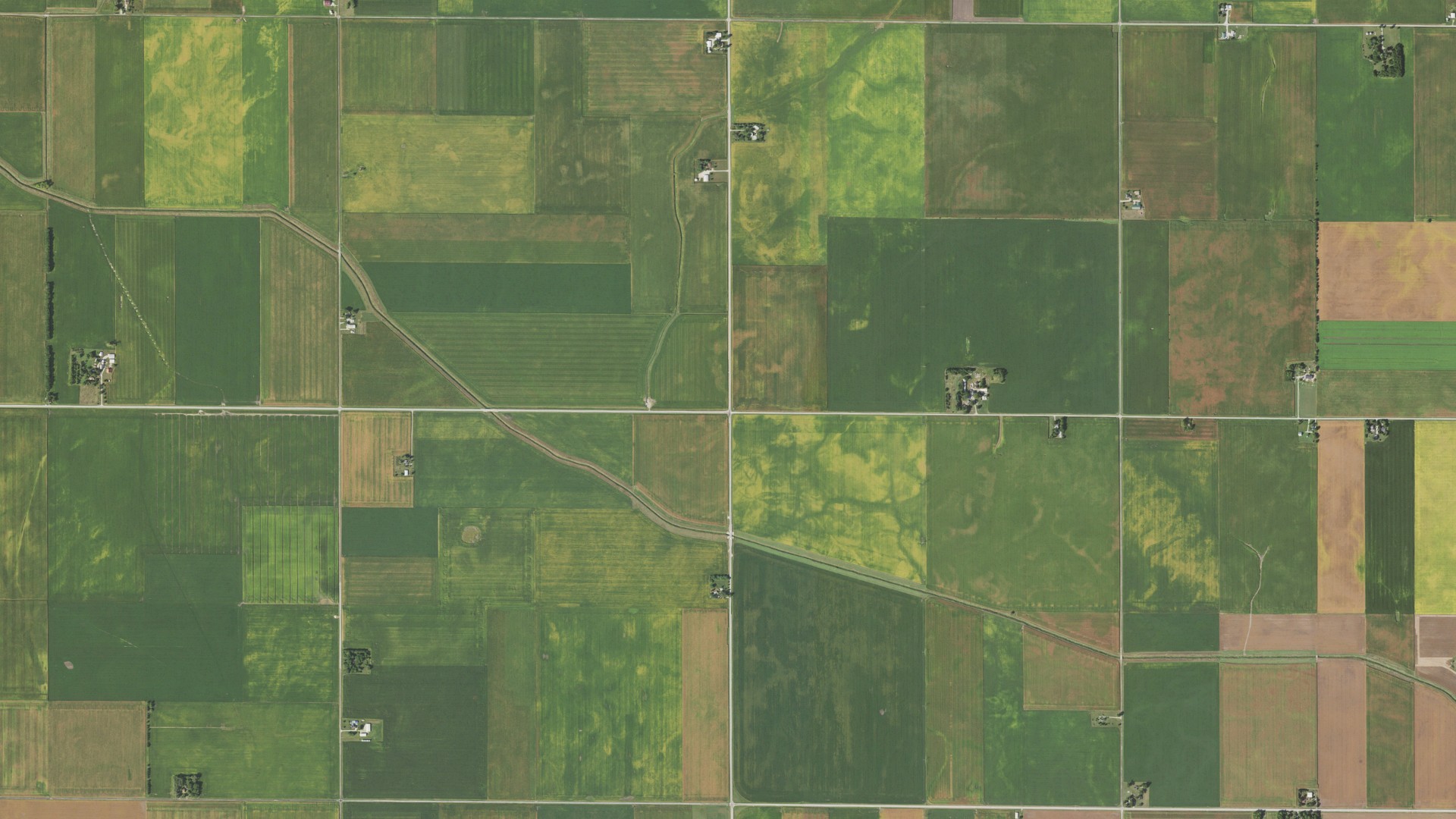 Natural-color aerial photograph of land around Raymond, Illinois