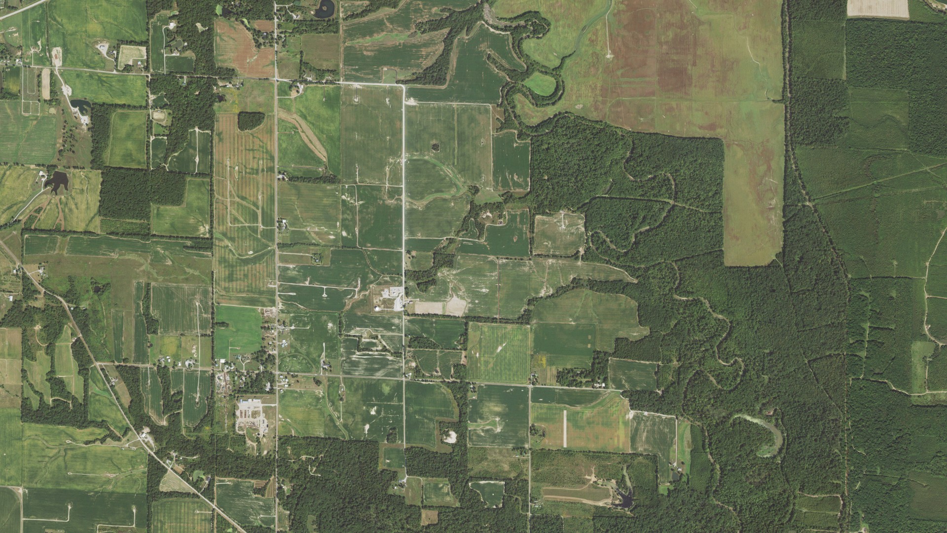Natural-color aerial photograph of land around Clay City, Illinois