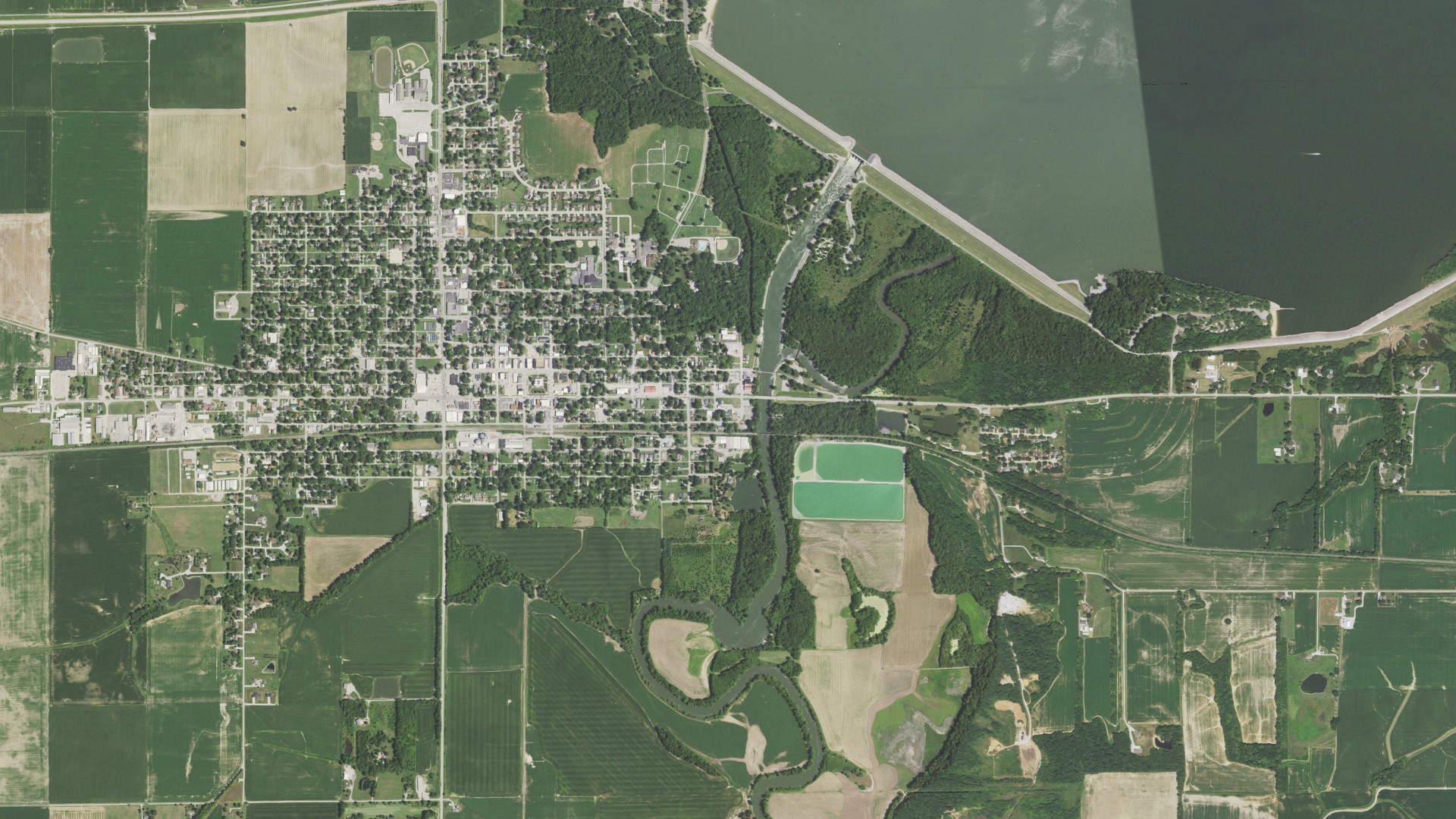 Aerial view of land around Carlyle, Illinois