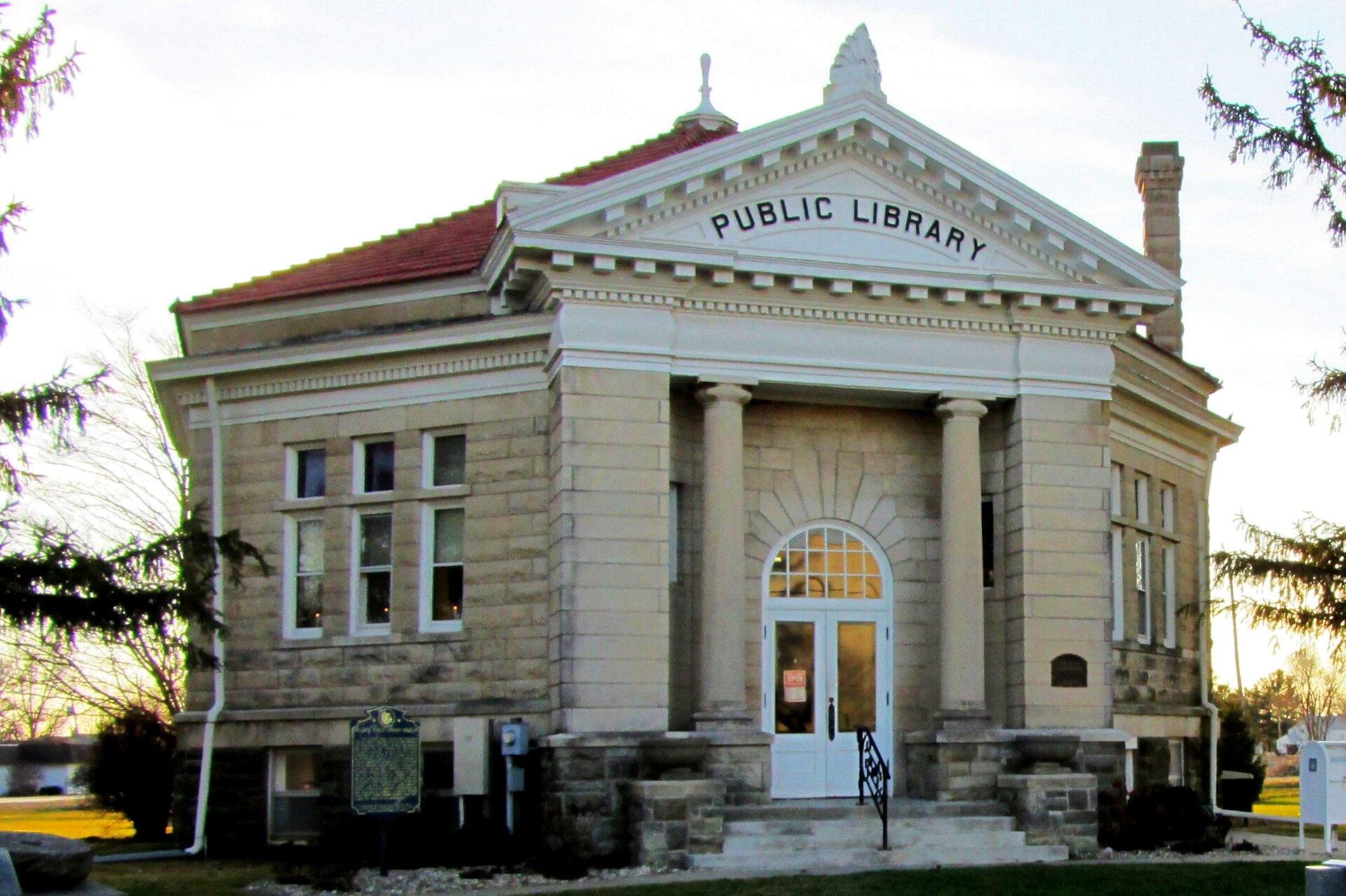 Library in Atlanta, Illinois