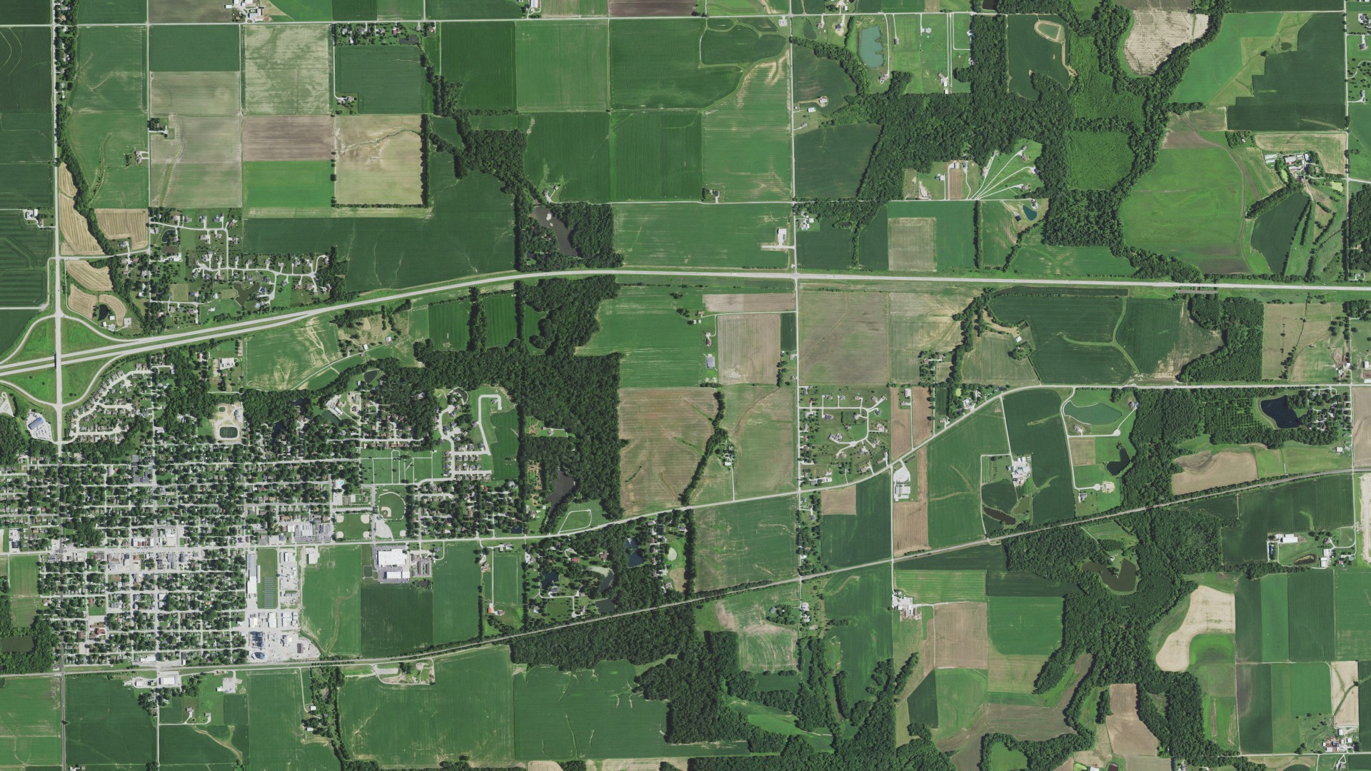 Natural-color aerial photograph of land around Sugar Creek, Illinois