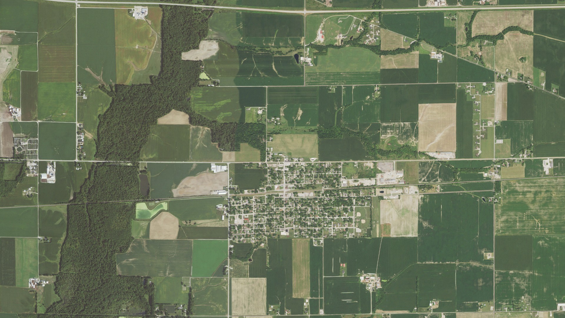 Natural-color aerial photograph of land around Wade, Illinois