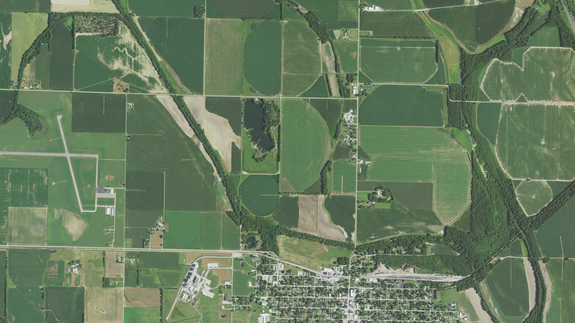 Aerial view of land around Lamotte, Illinois